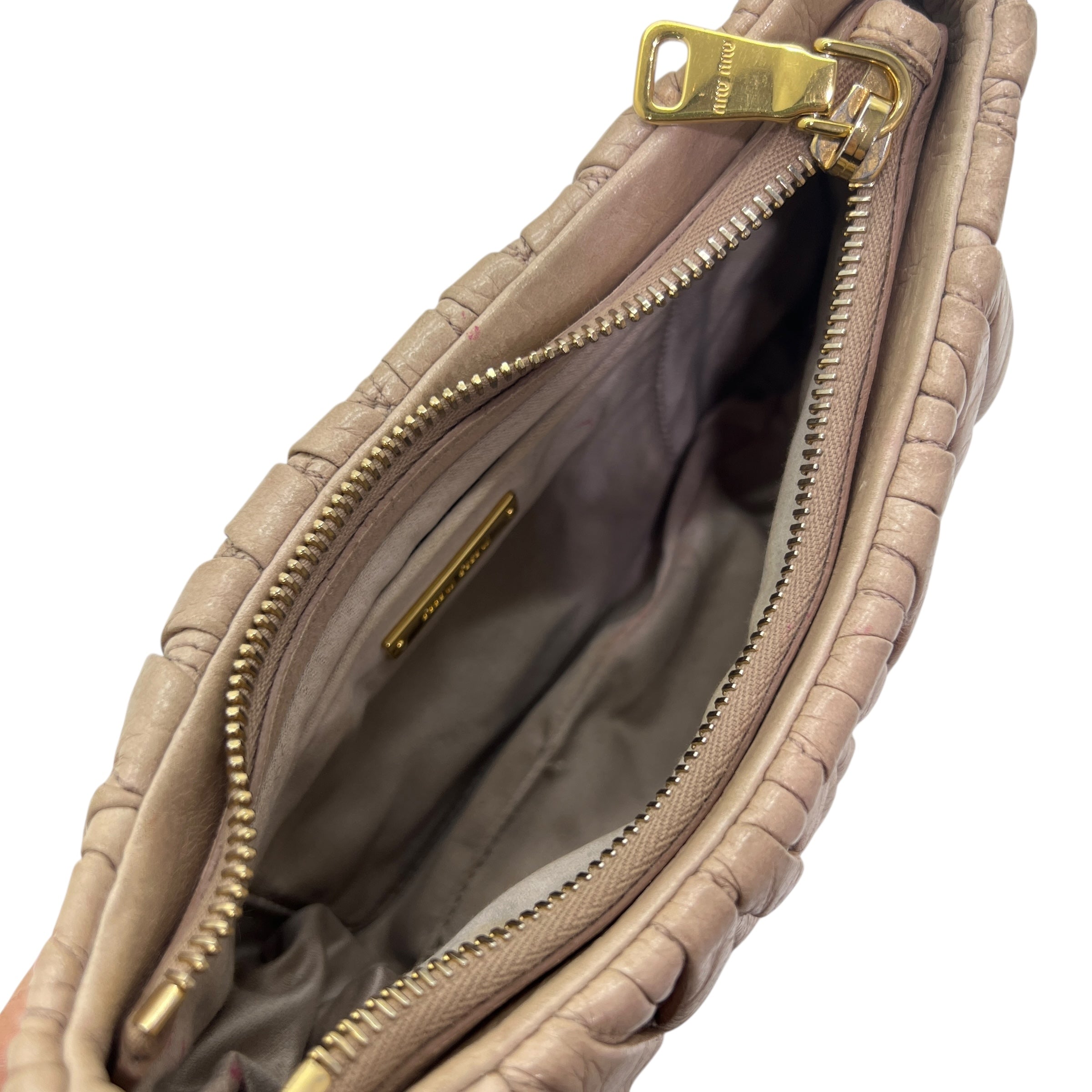 Pochette in pelle goffrata