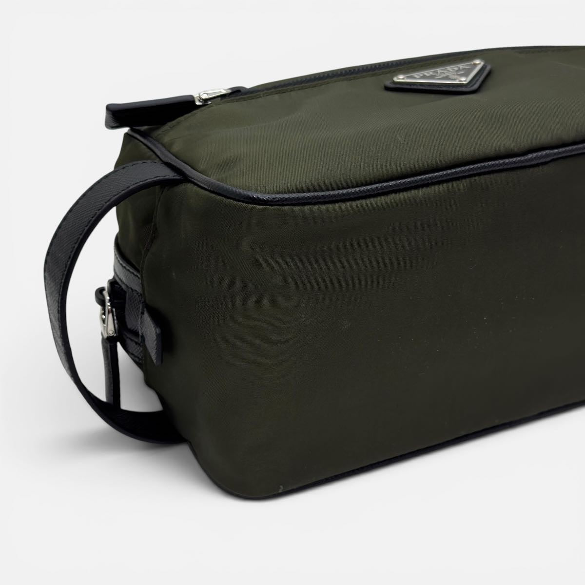 Pouch da viaggio in Re-Nylon e Saffiano