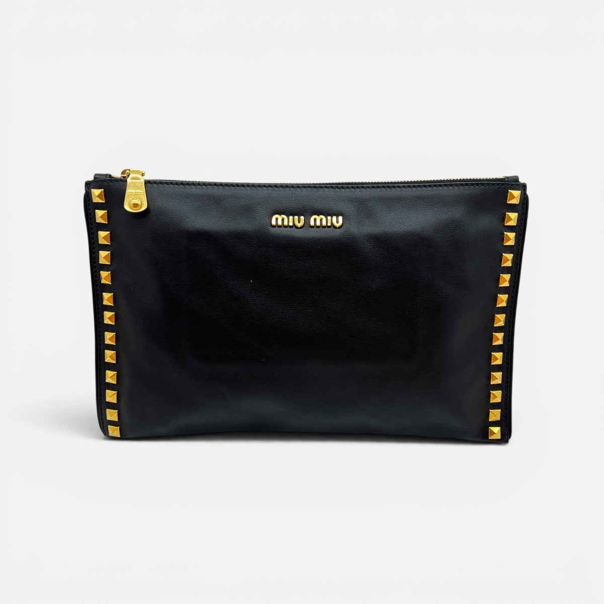 Pochette in pelle con borchie