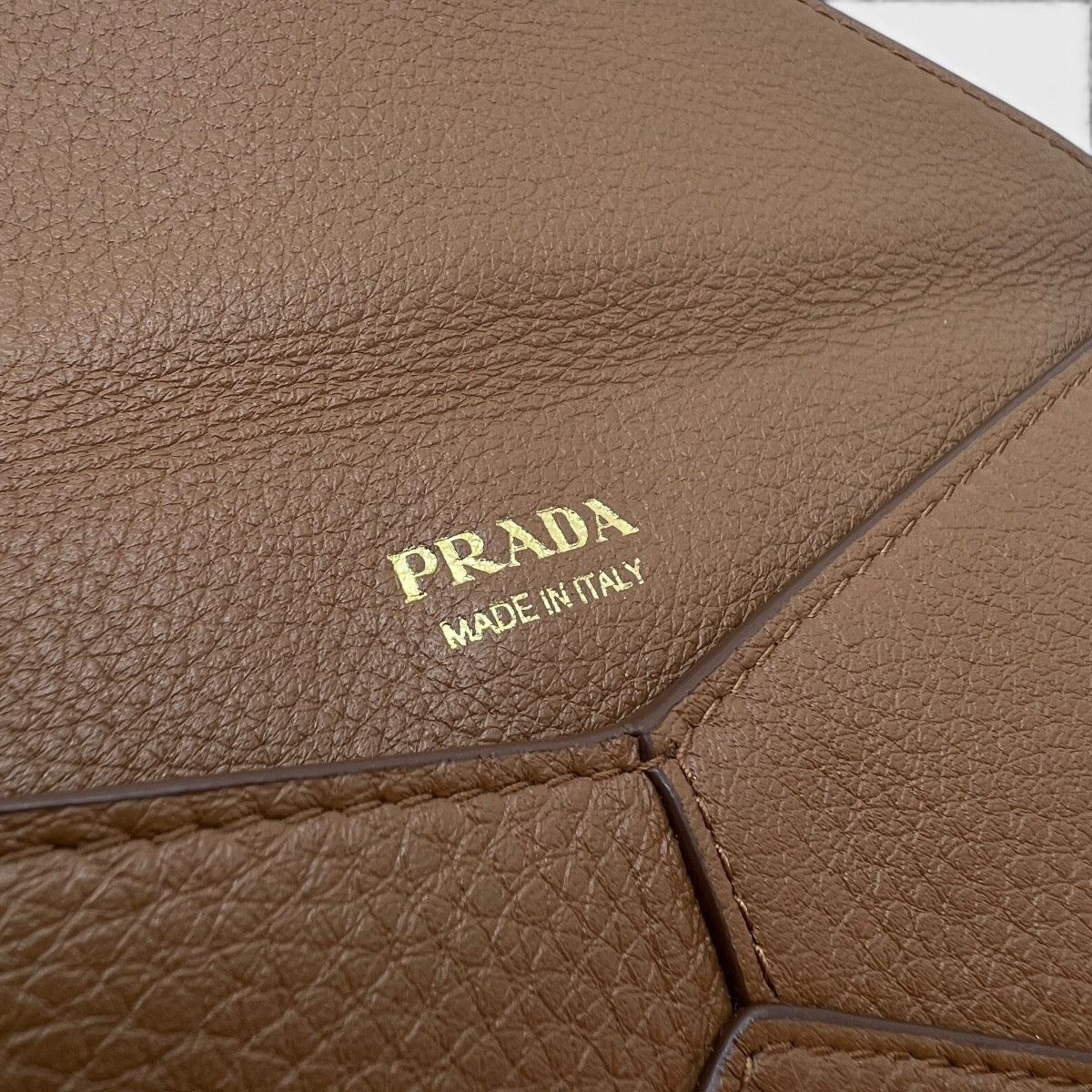 Pochette a busta in pelle