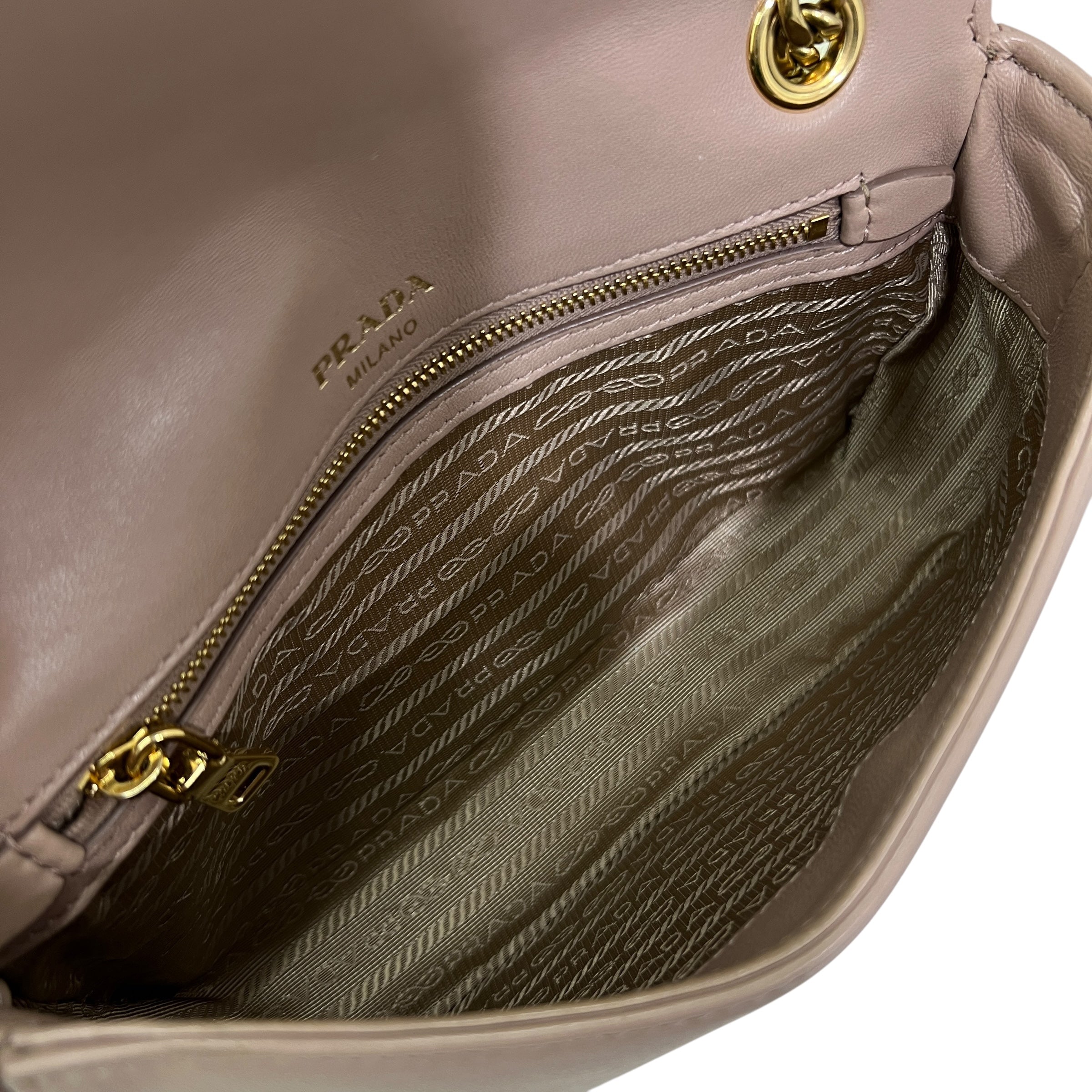 PRADA BORSA A TRACOLLA IN PELLE GOFFRATA