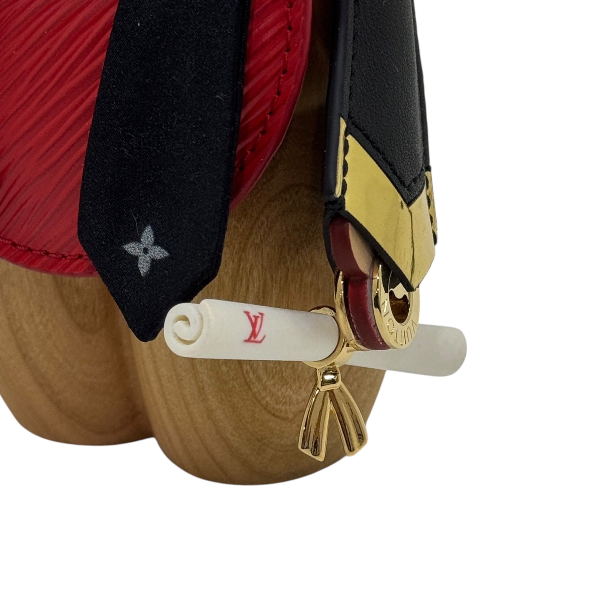 Mascotte Vivienne Graduate