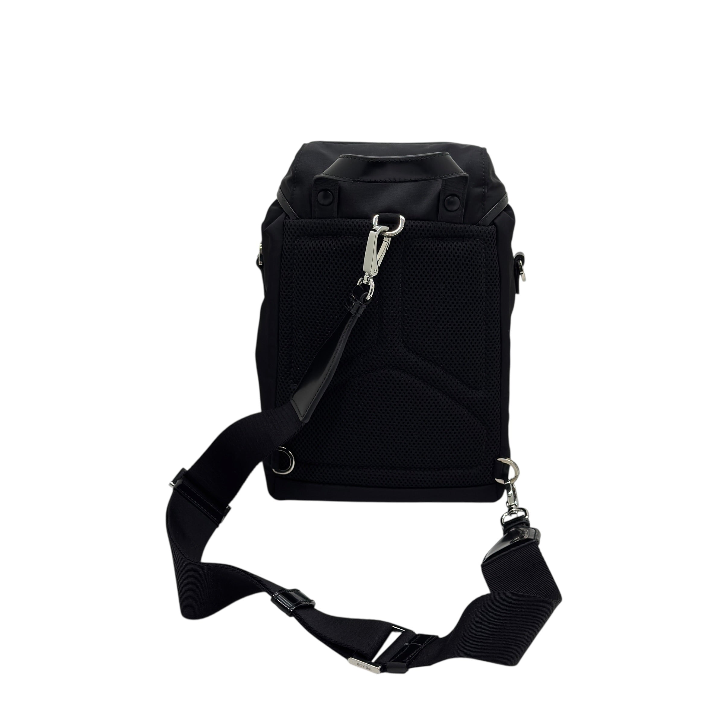 Zaino monospalla in Re-Nylon e pelle spazzolata