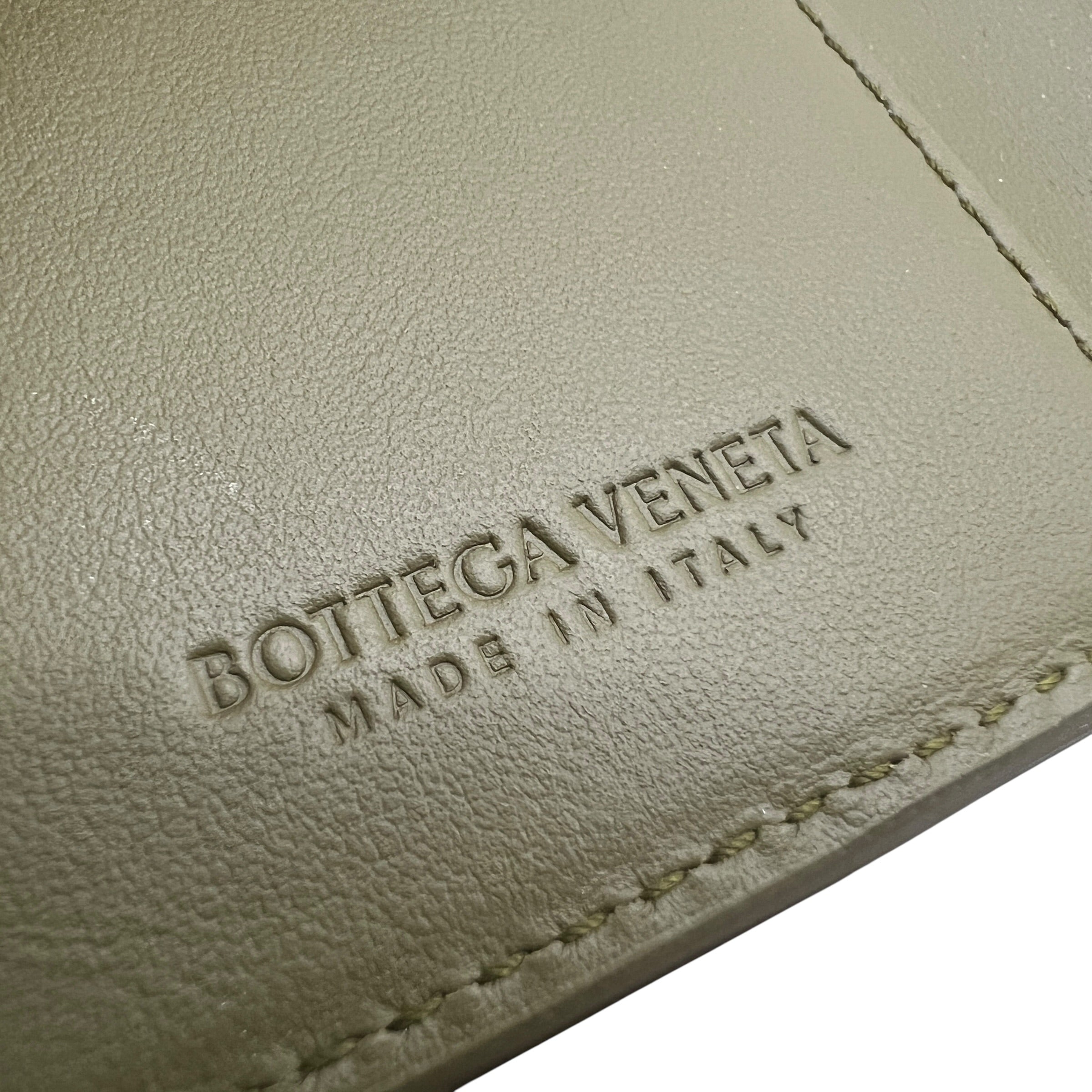 Porta carte in struzzo con patta