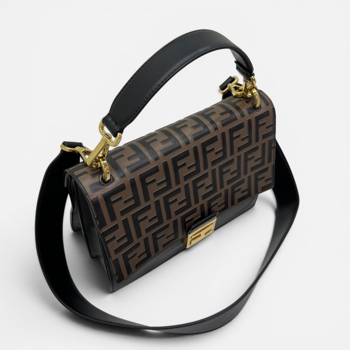 Kan U Borsa a spalla