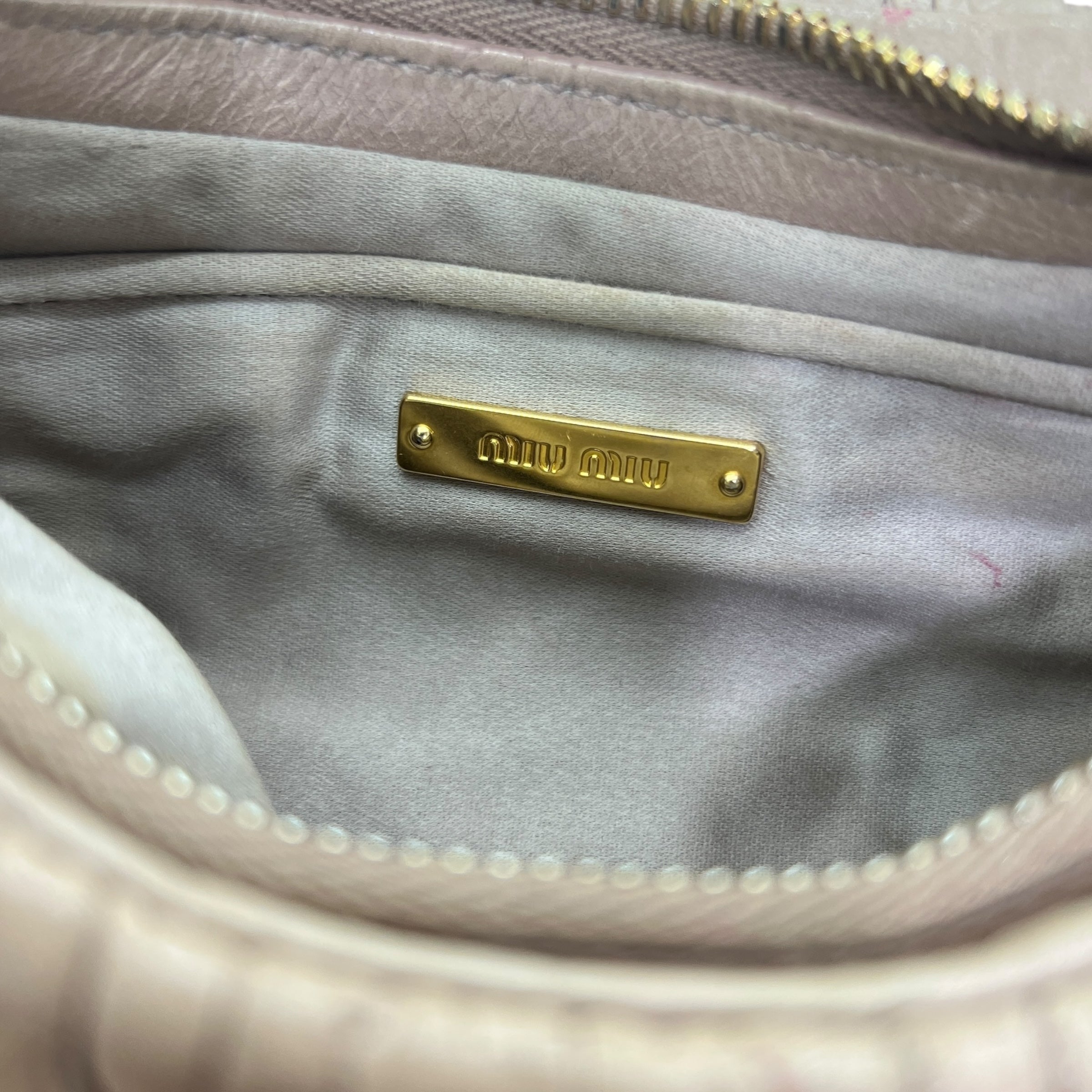 Pochette in pelle goffrata