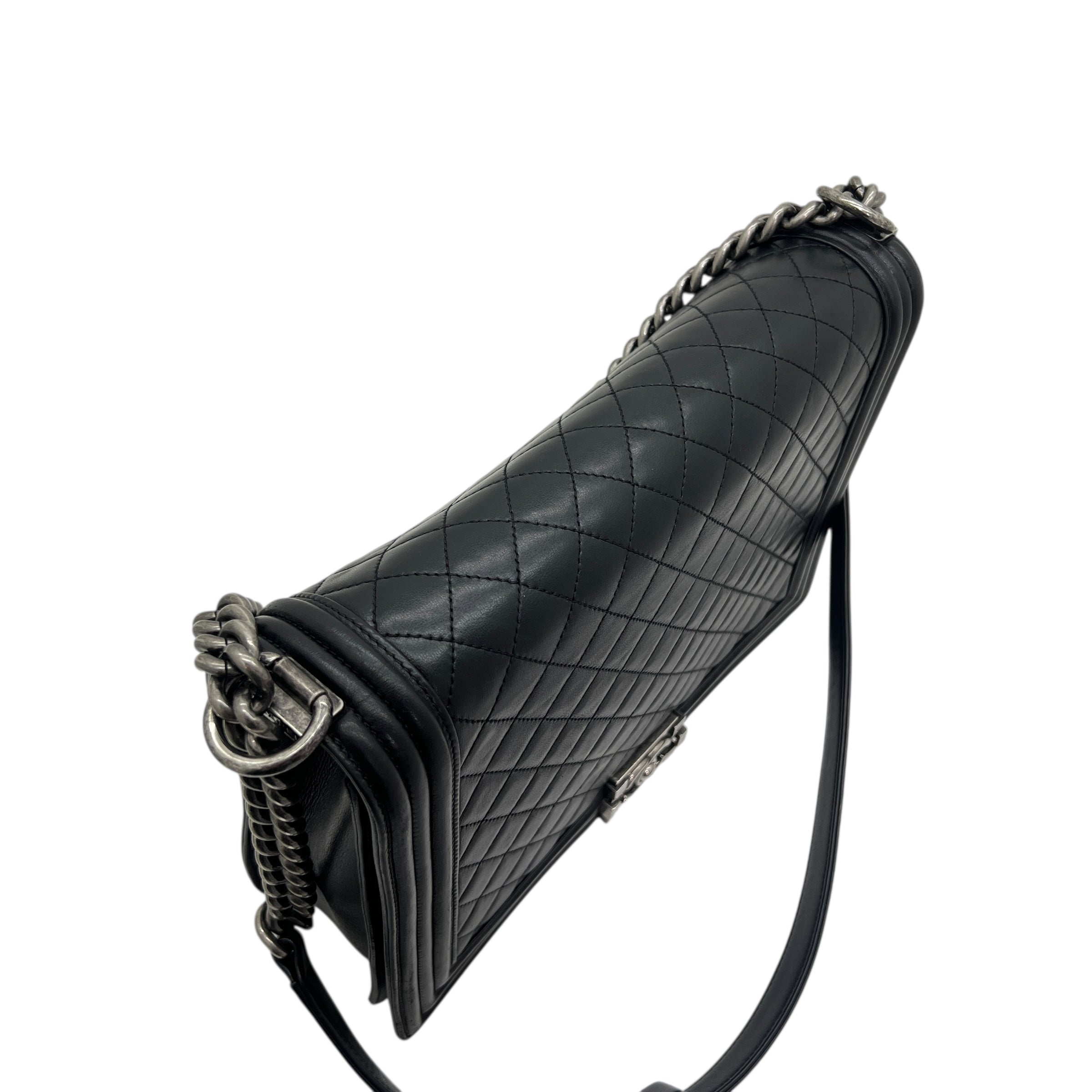 Boy Large in agnello