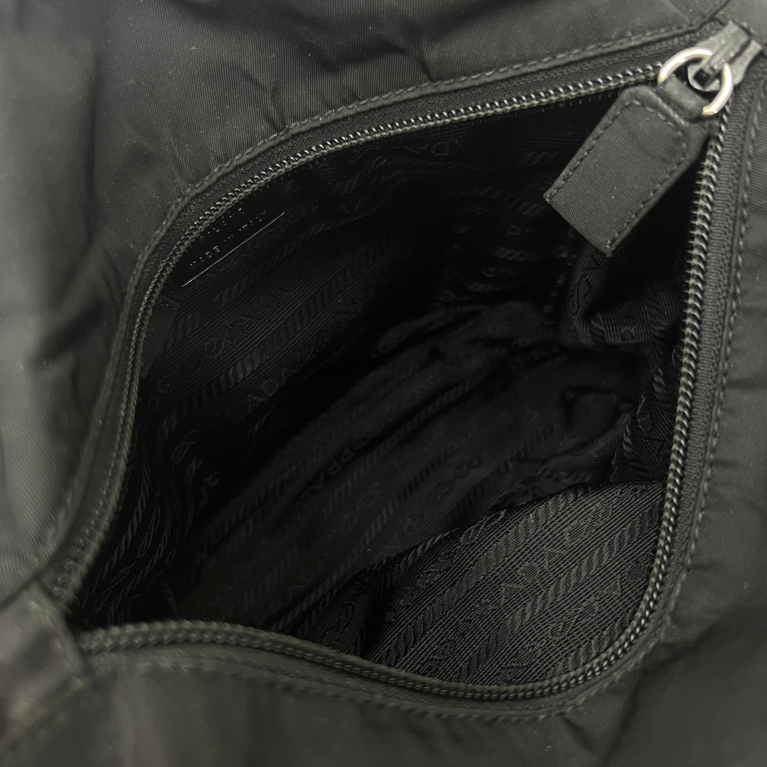 PRADA BORSA A SPALLA IN NYLON