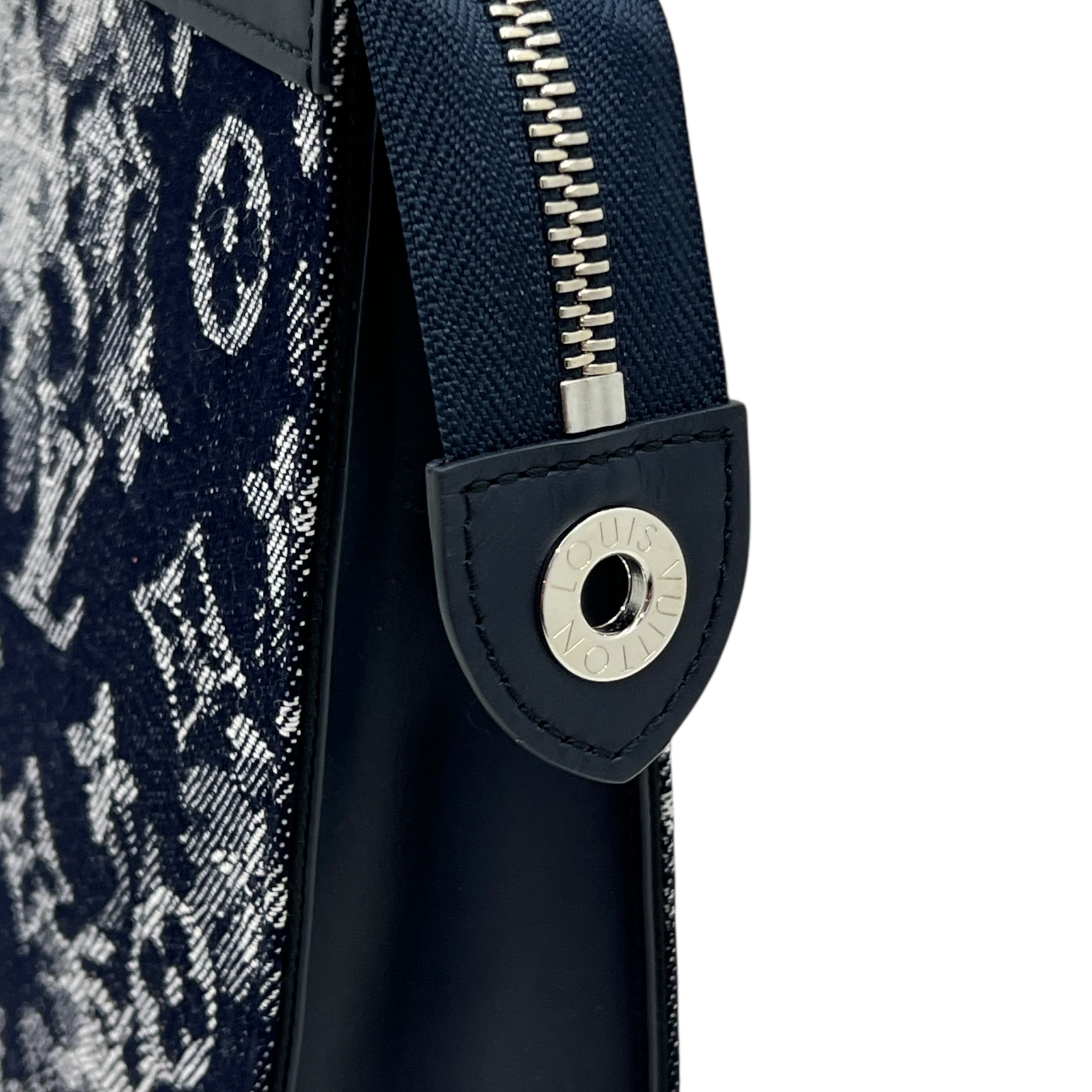 Pochette Voyage MM Monogram Tapestry