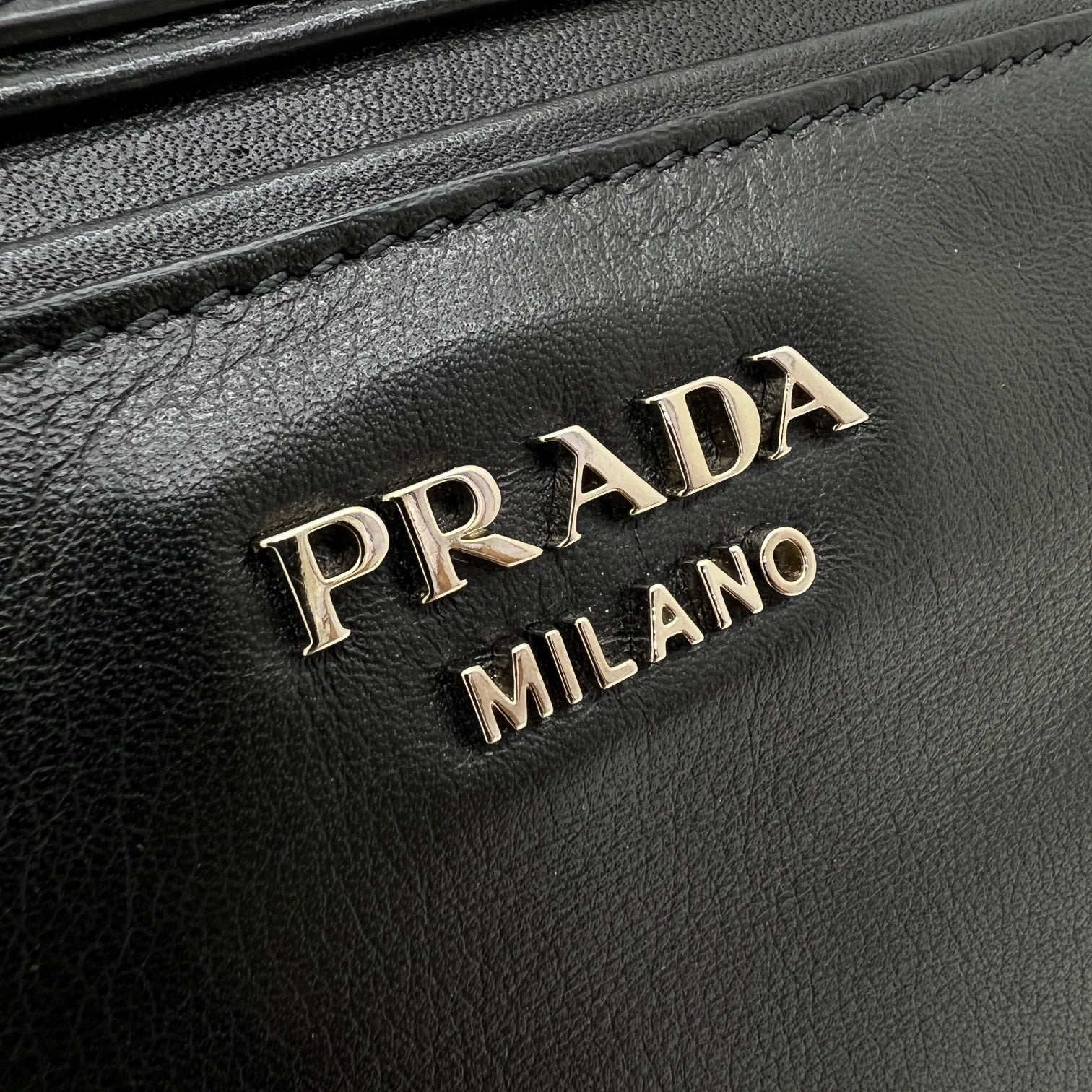 PRADA POCHETTE MEDIA IN PELLE
