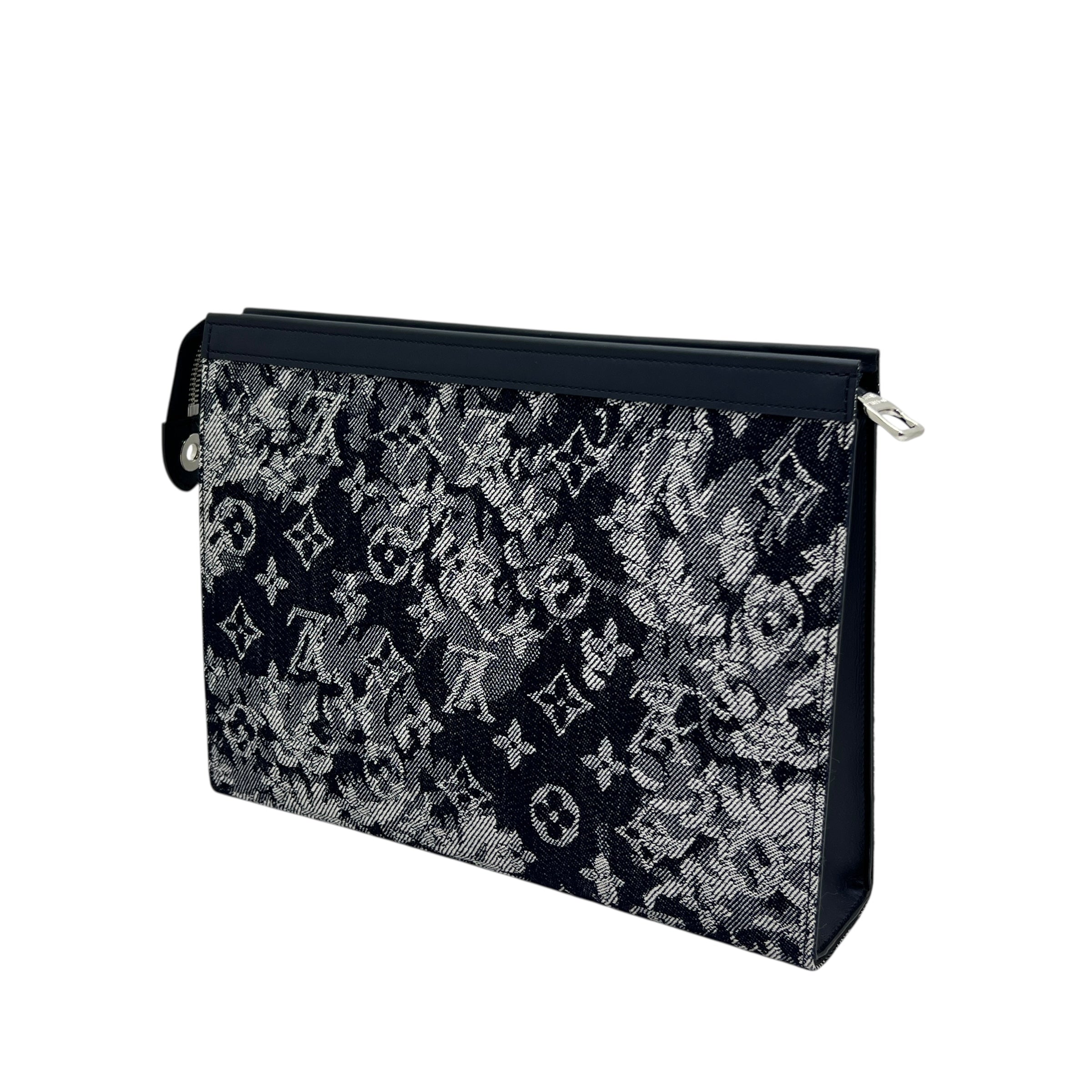 Pochette Voyage MM Monogram Tapestry