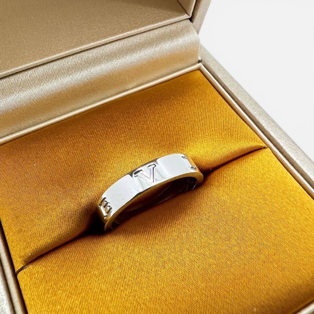 B.zero1 anello in oro bianco