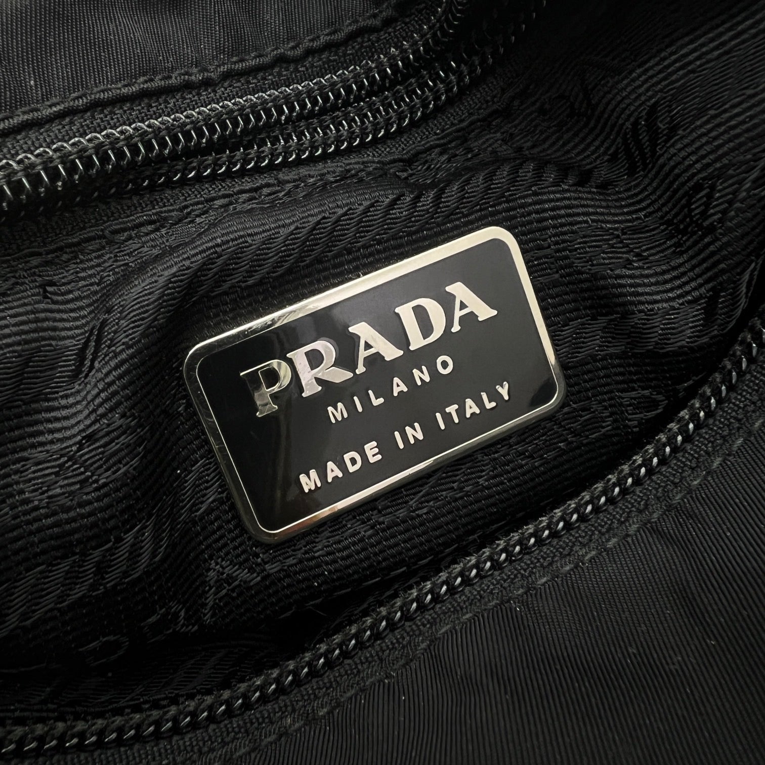 PRADA BORSA A SPALLA IN NYLON