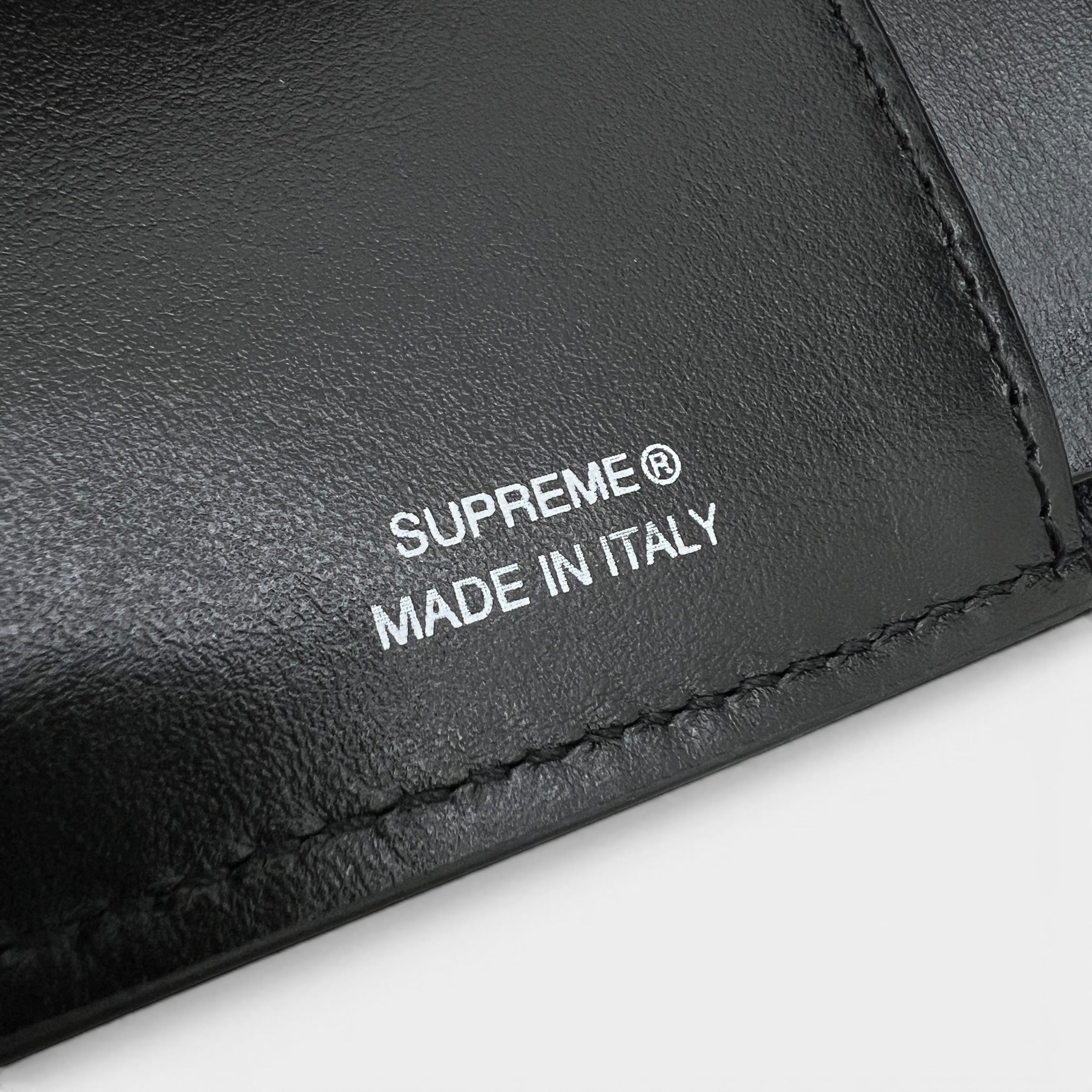 Portafoglio in pelle con catena