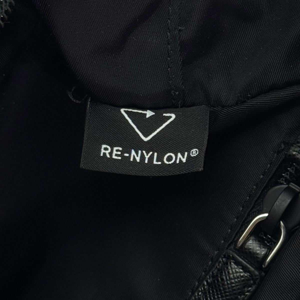 Pouch da viaggio in Re-Nylon e Saffiano