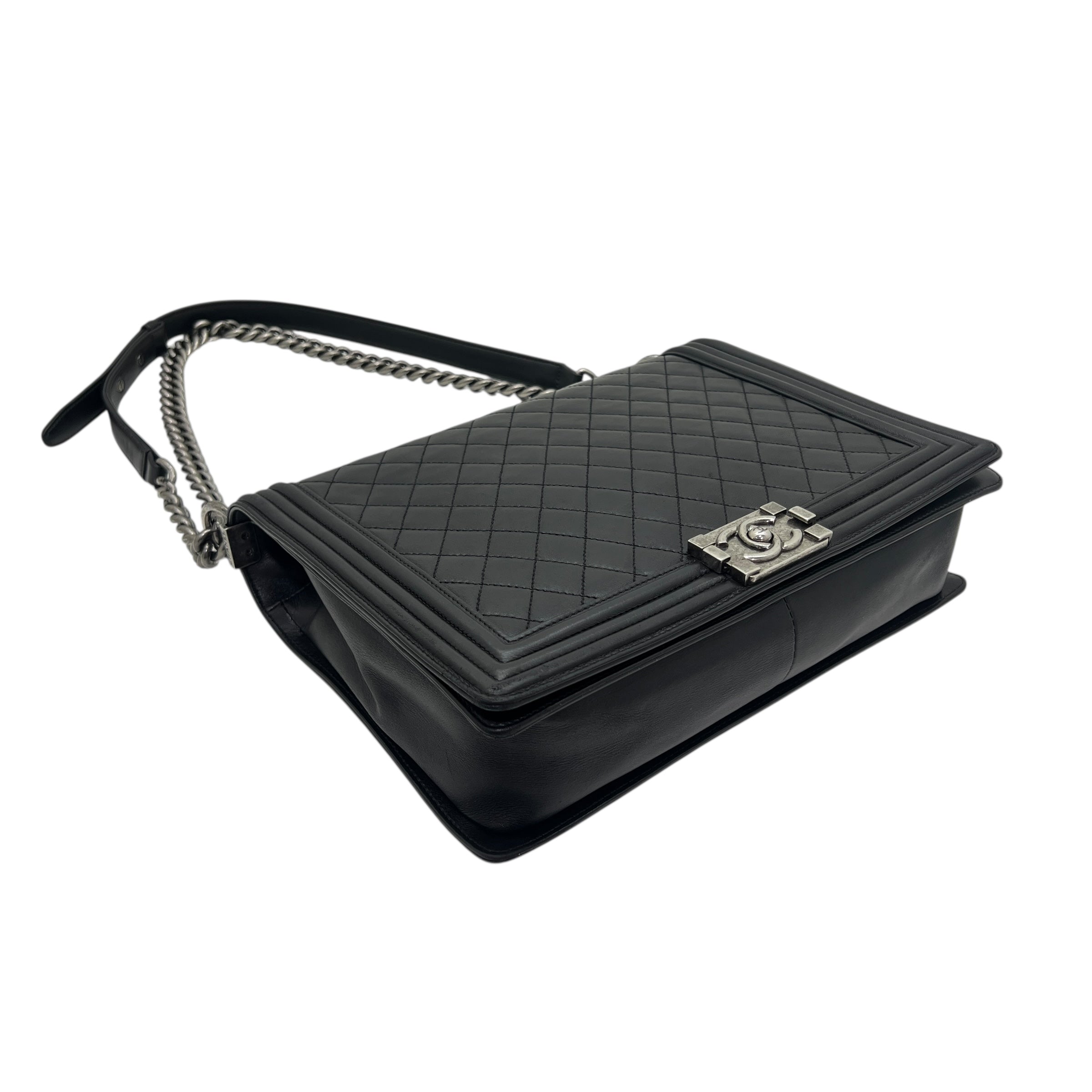 Boy Large in agnello