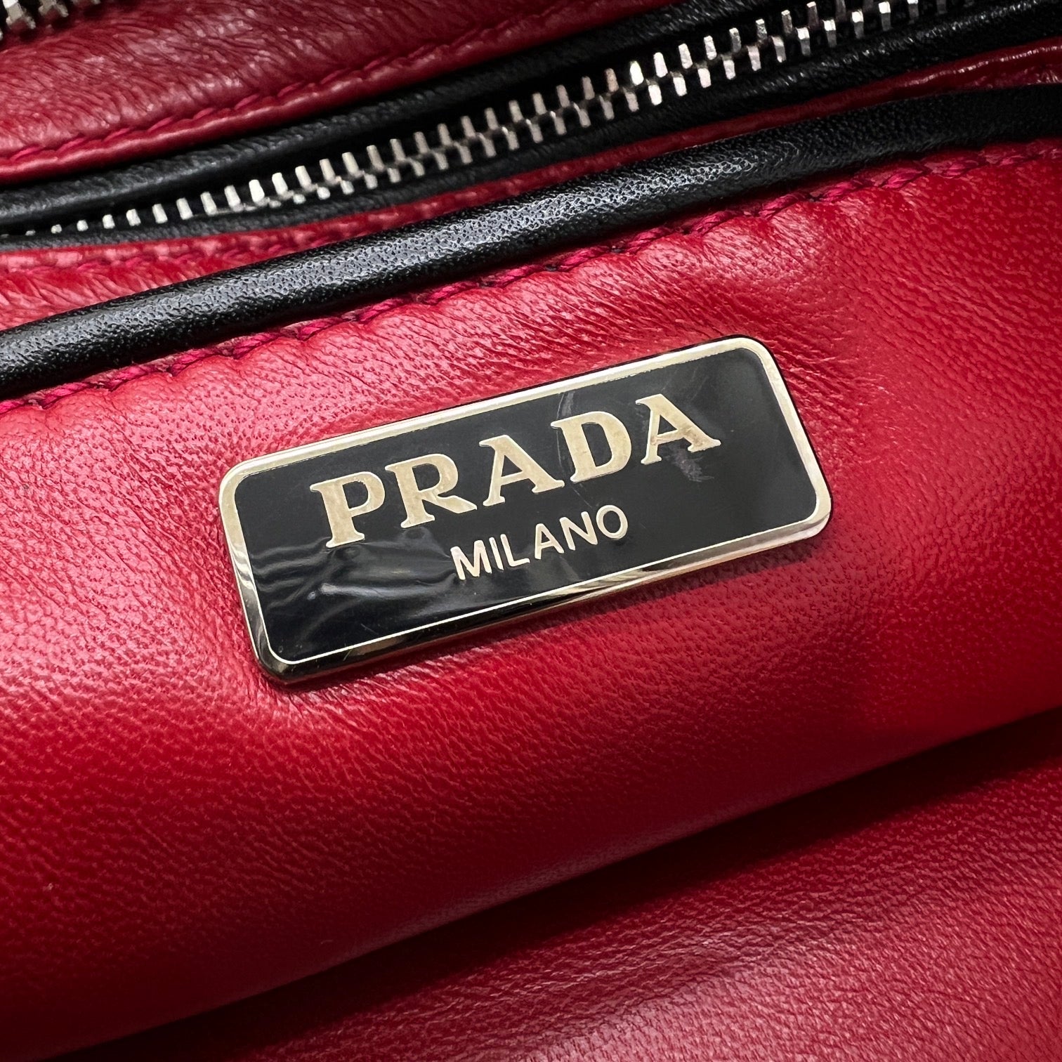 PRADA POCHETTE MEDIA IN PELLE