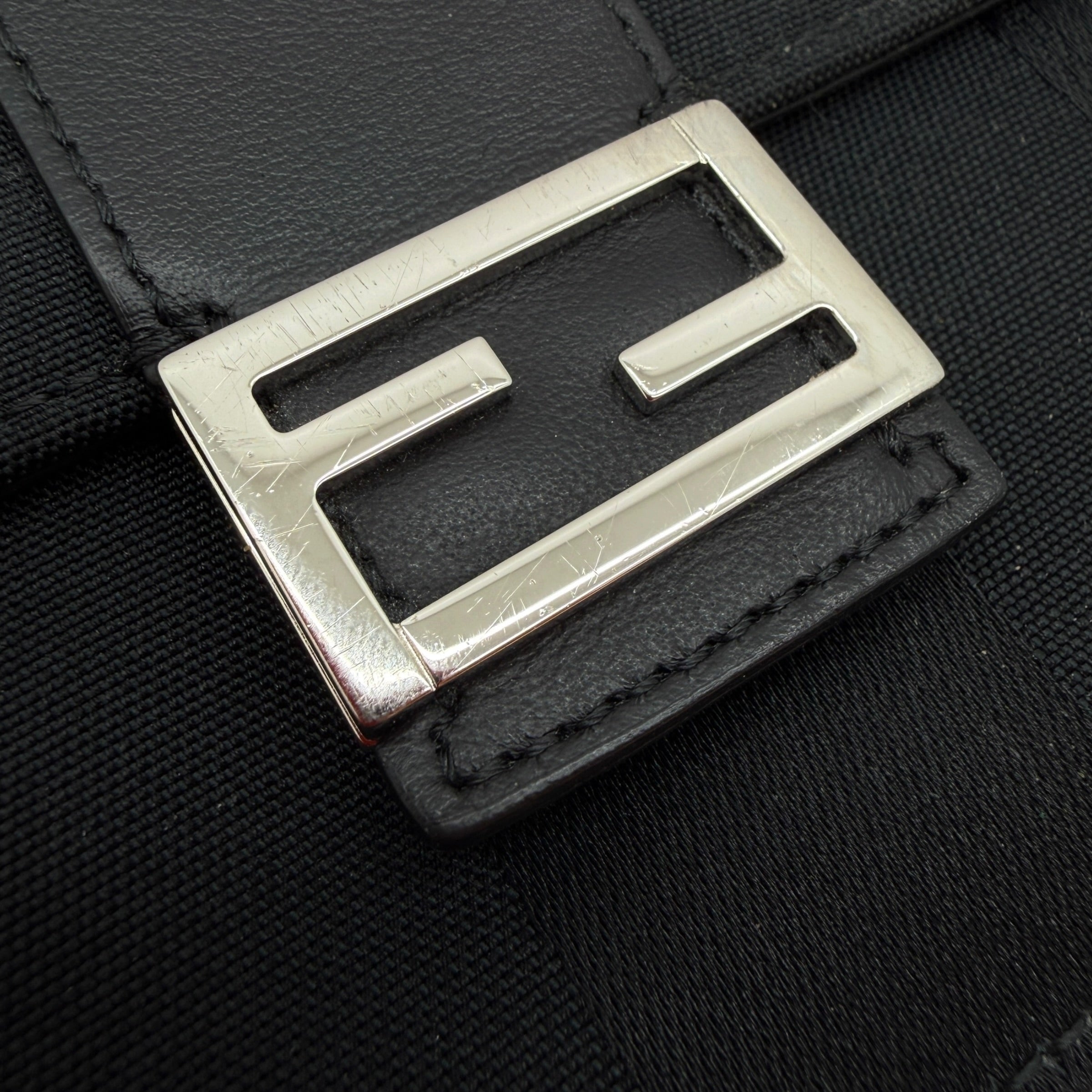 Baguette portafoglio con tracolla