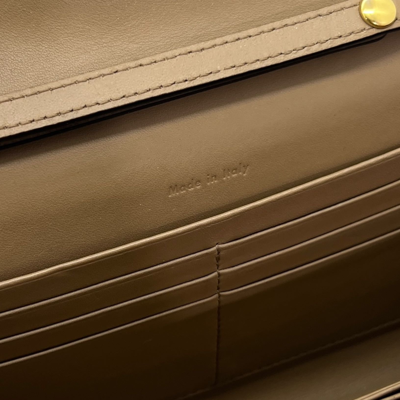 Portafoglio con catena in pelle