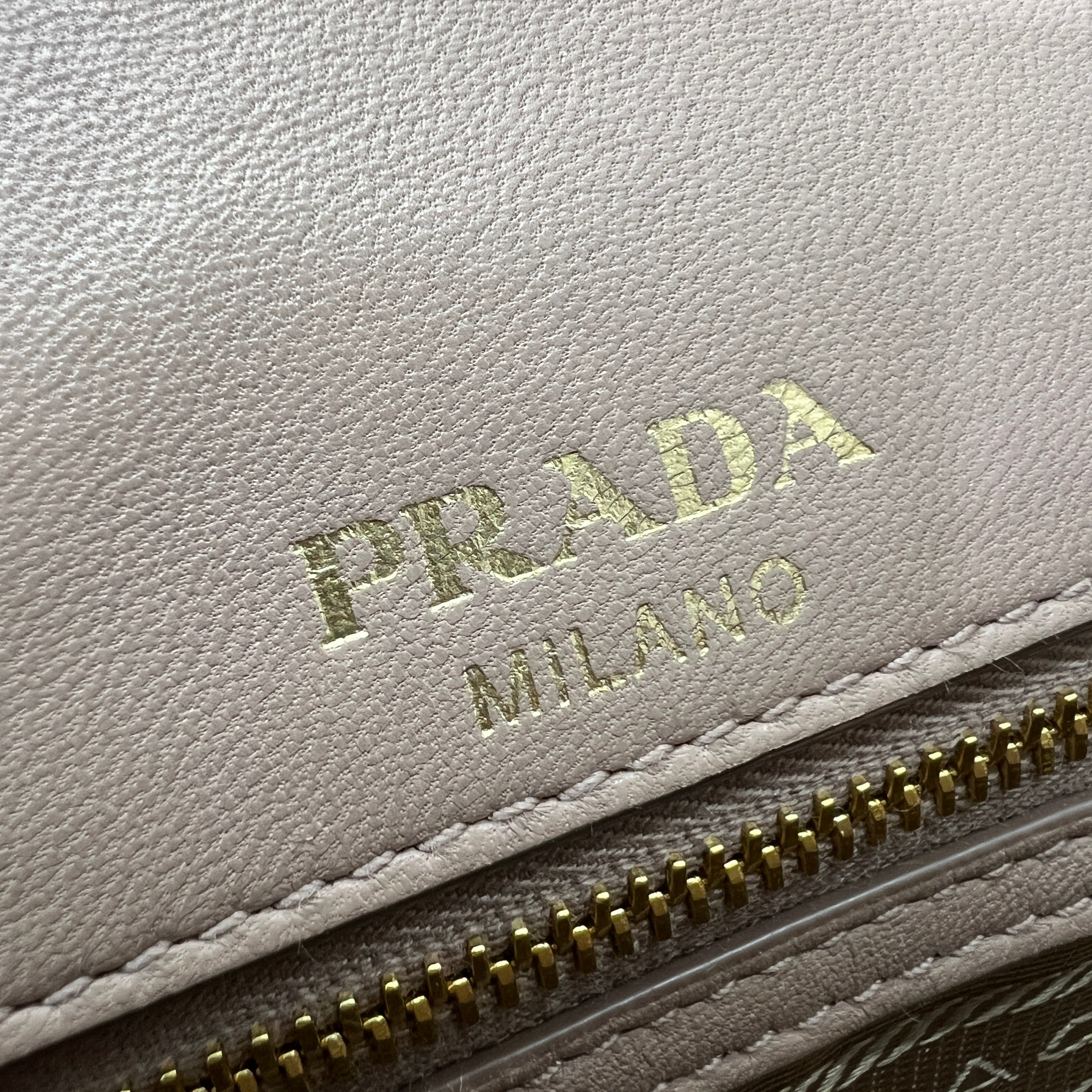 PRADA BORSA A TRACOLLA IN PELLE GOFFRATA