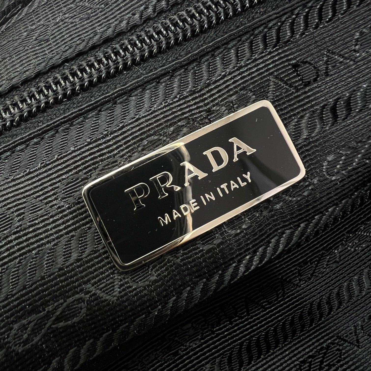 PRADA BORSA A TRACOLLA IN NYLON