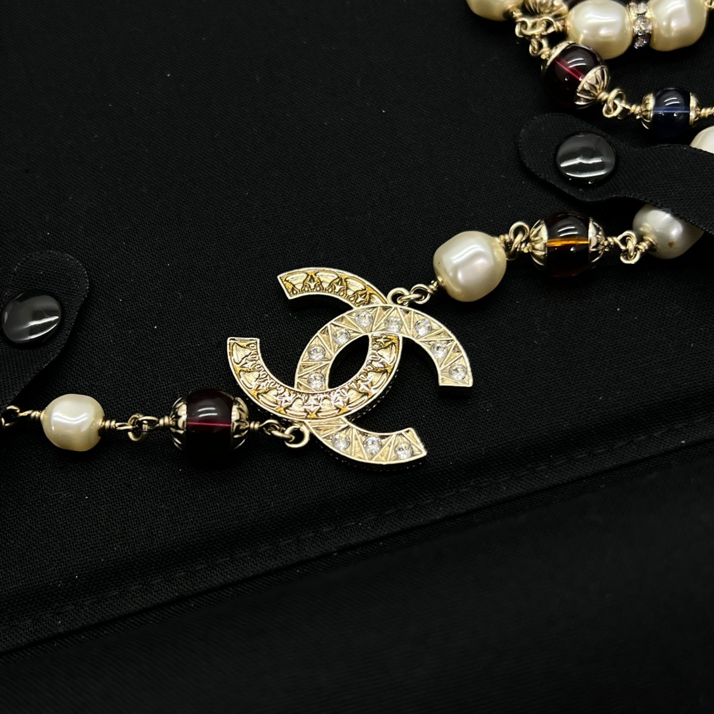 Collana lunga con perle