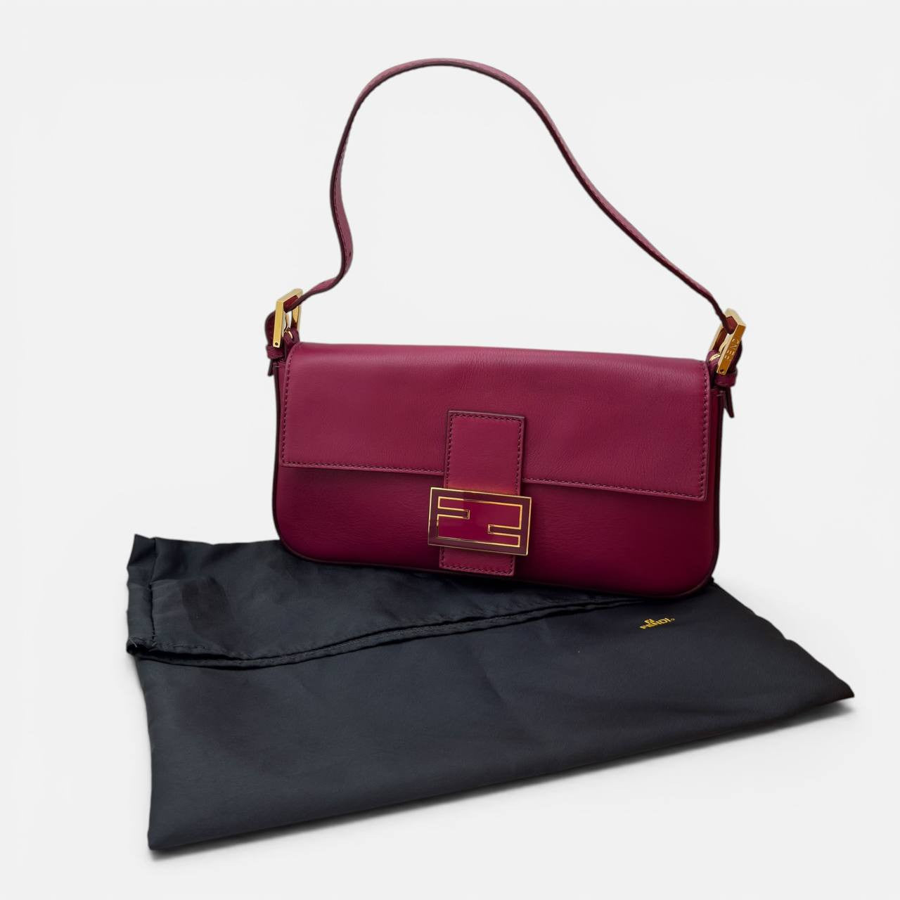Baguette in pelle magenta