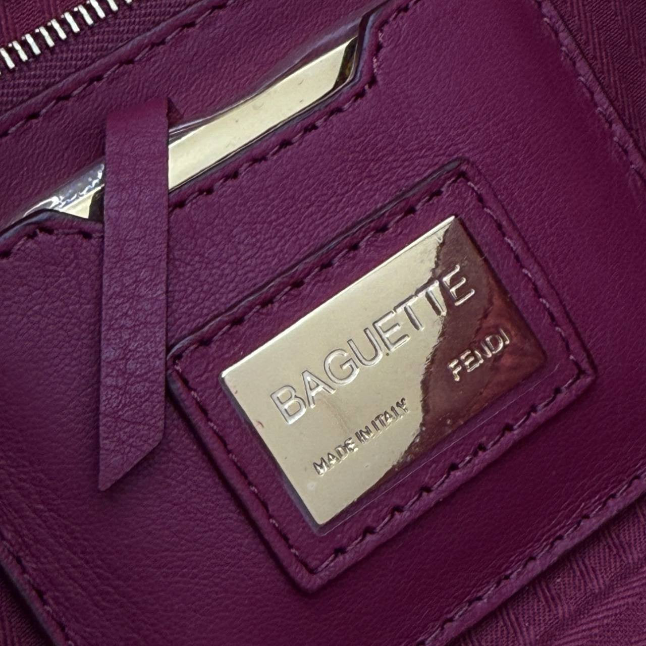 Baguette in pelle magenta