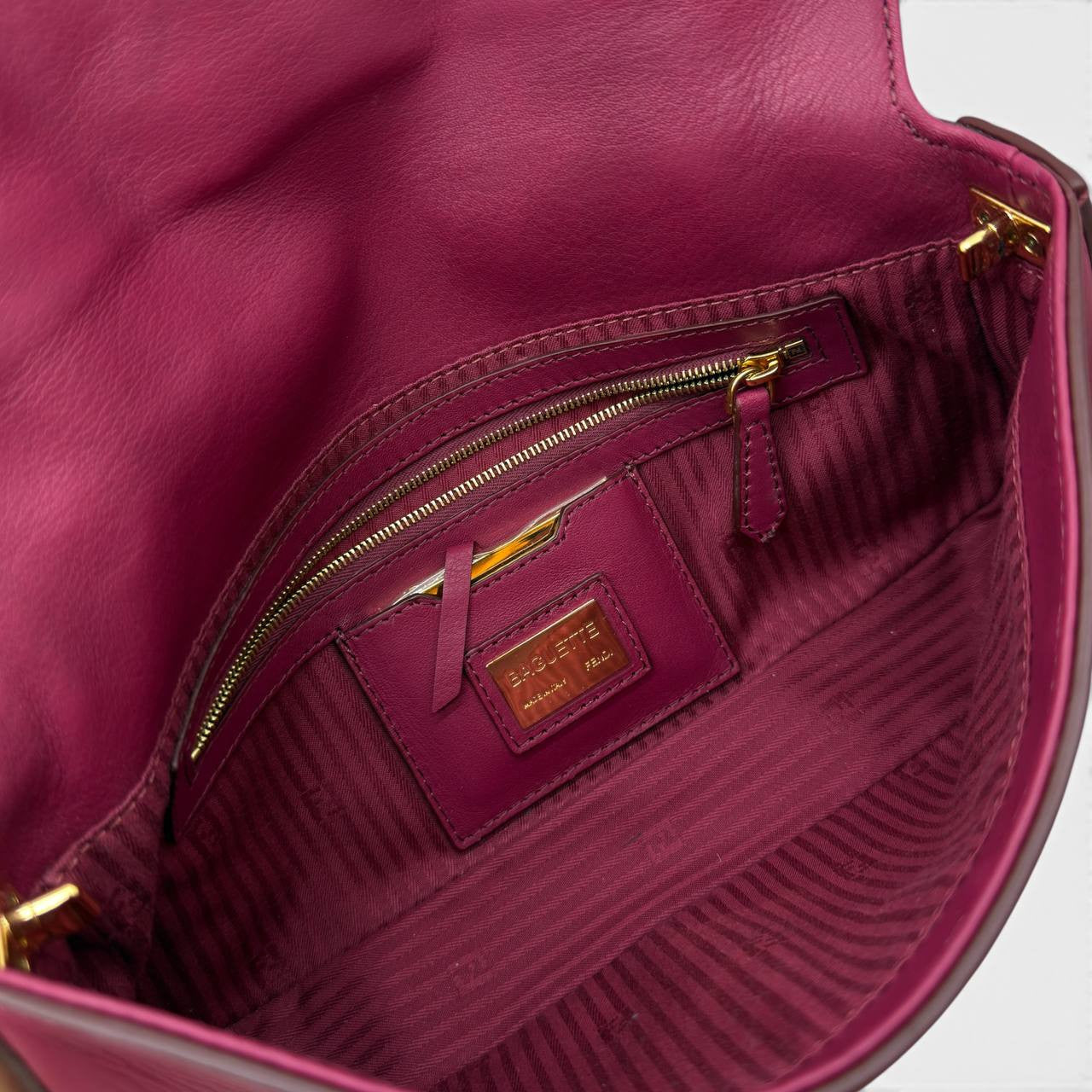 Baguette in pelle magenta