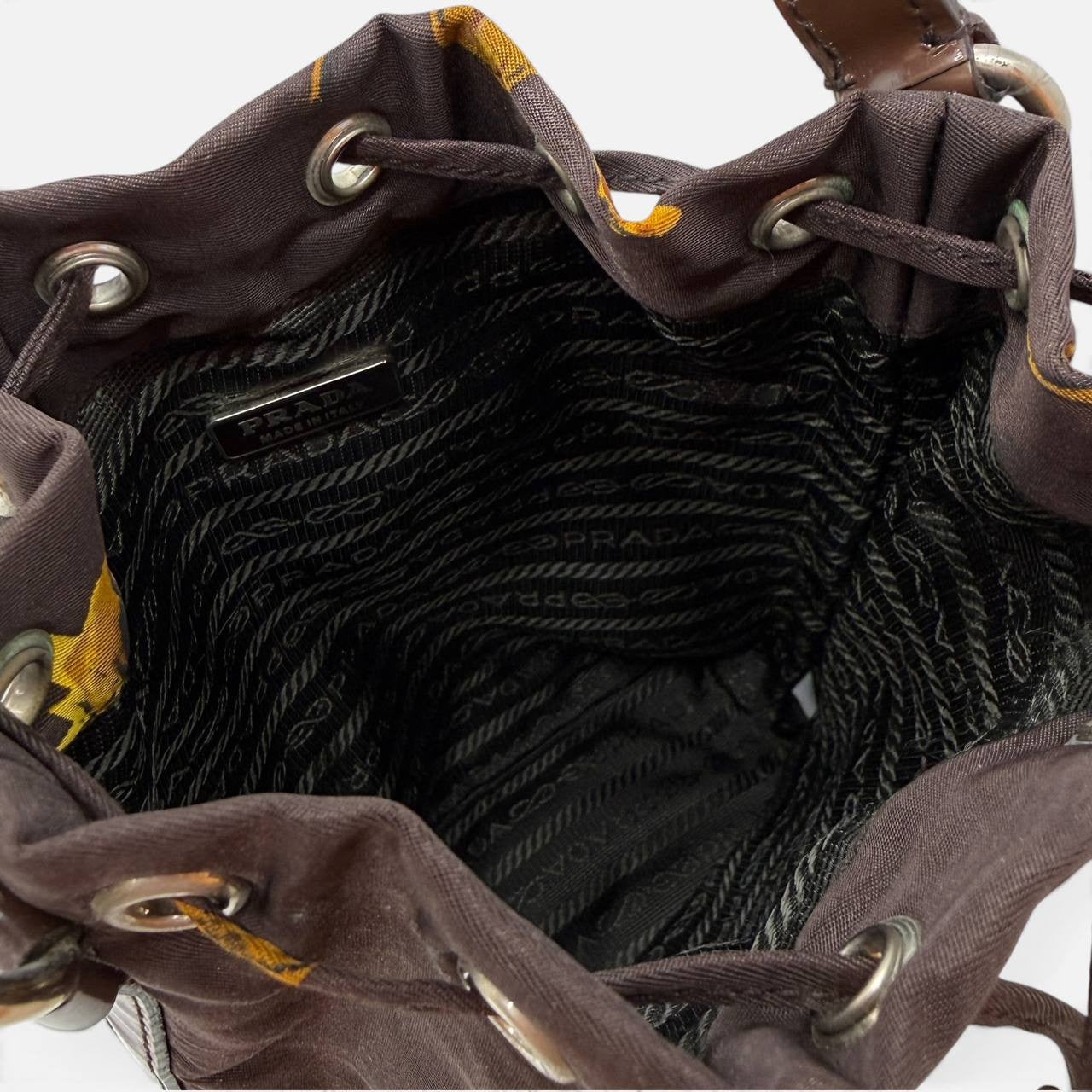 Borsa a secchiello in Re-Nylon