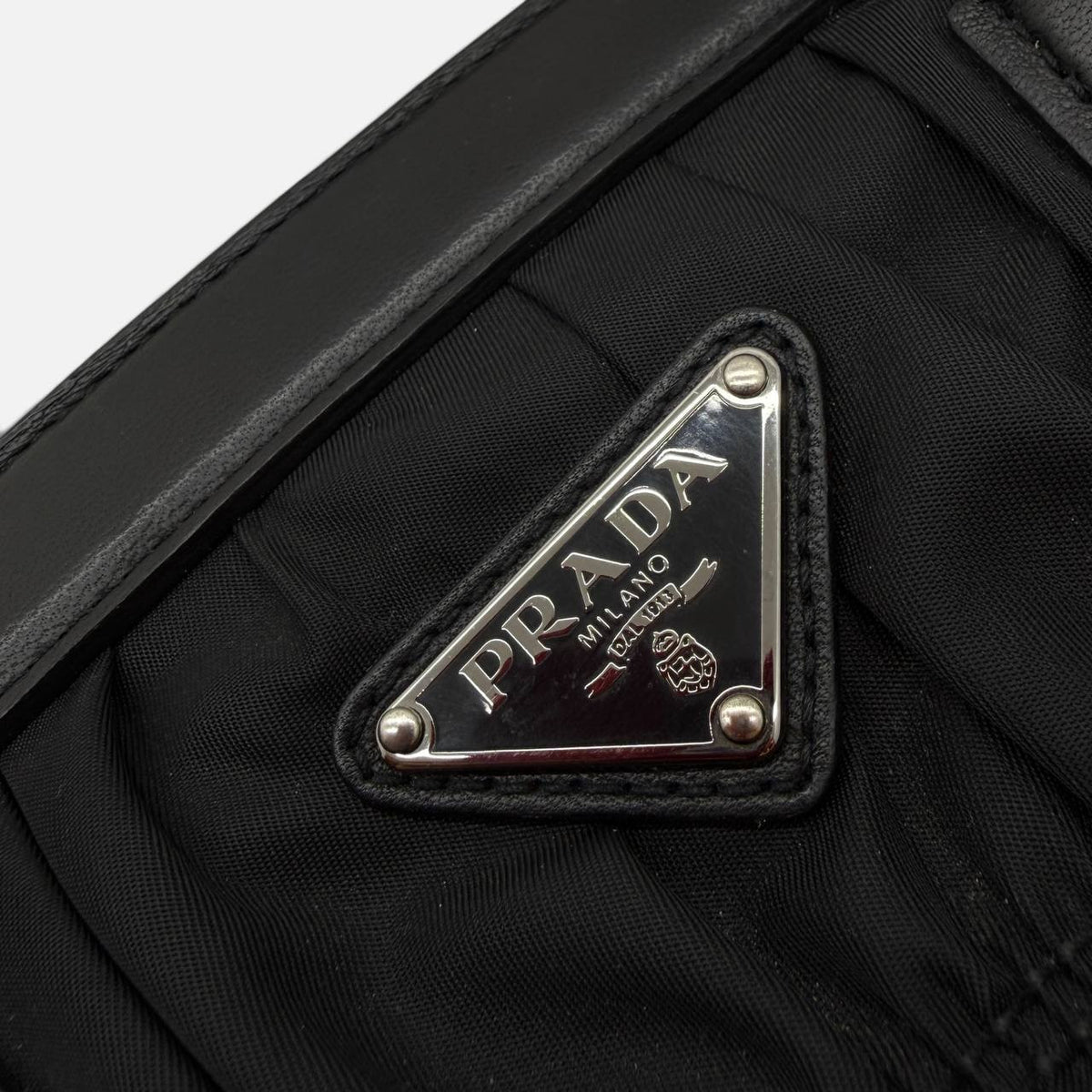 Borsa a spalla goffrata
