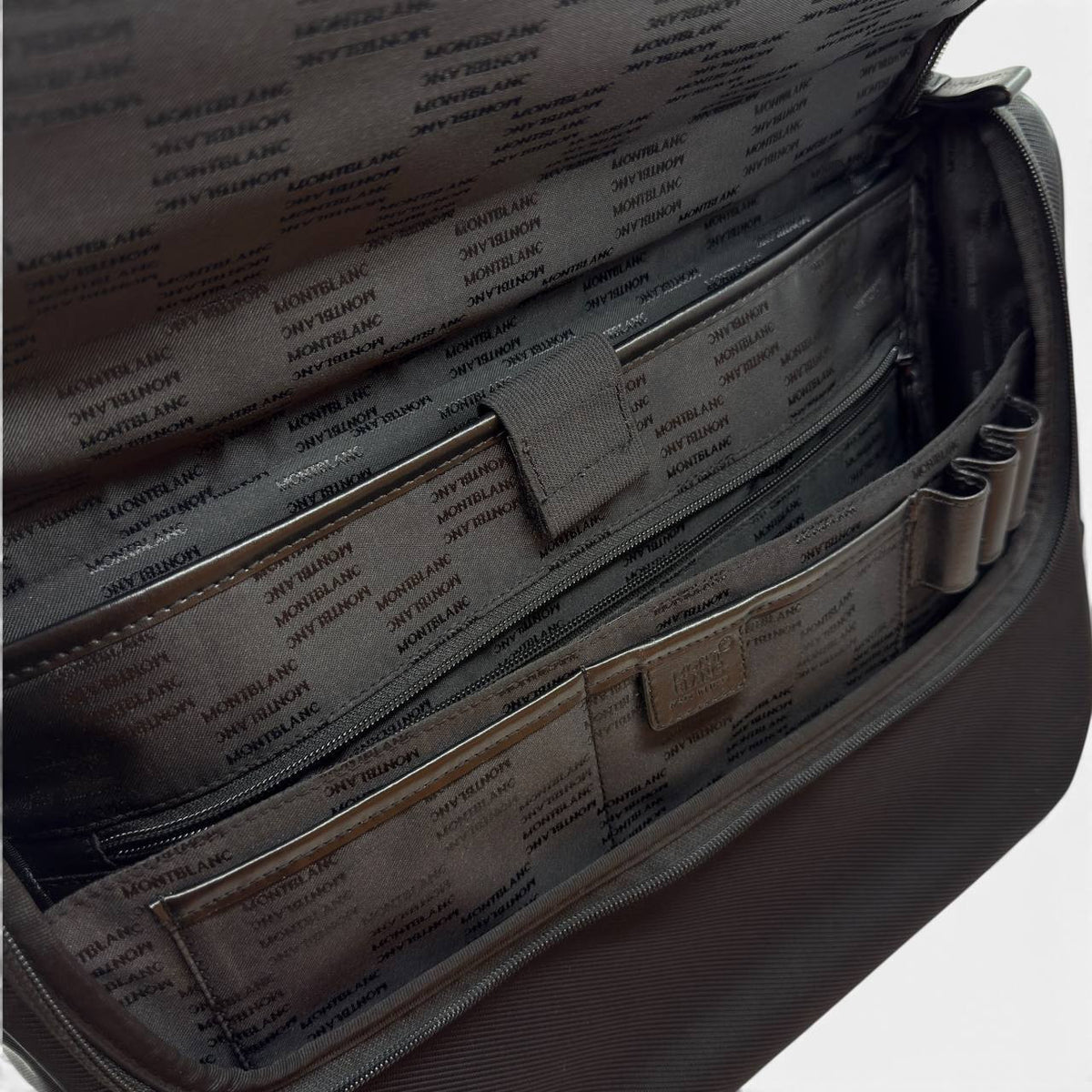 Borsa Messenger media NightFlight