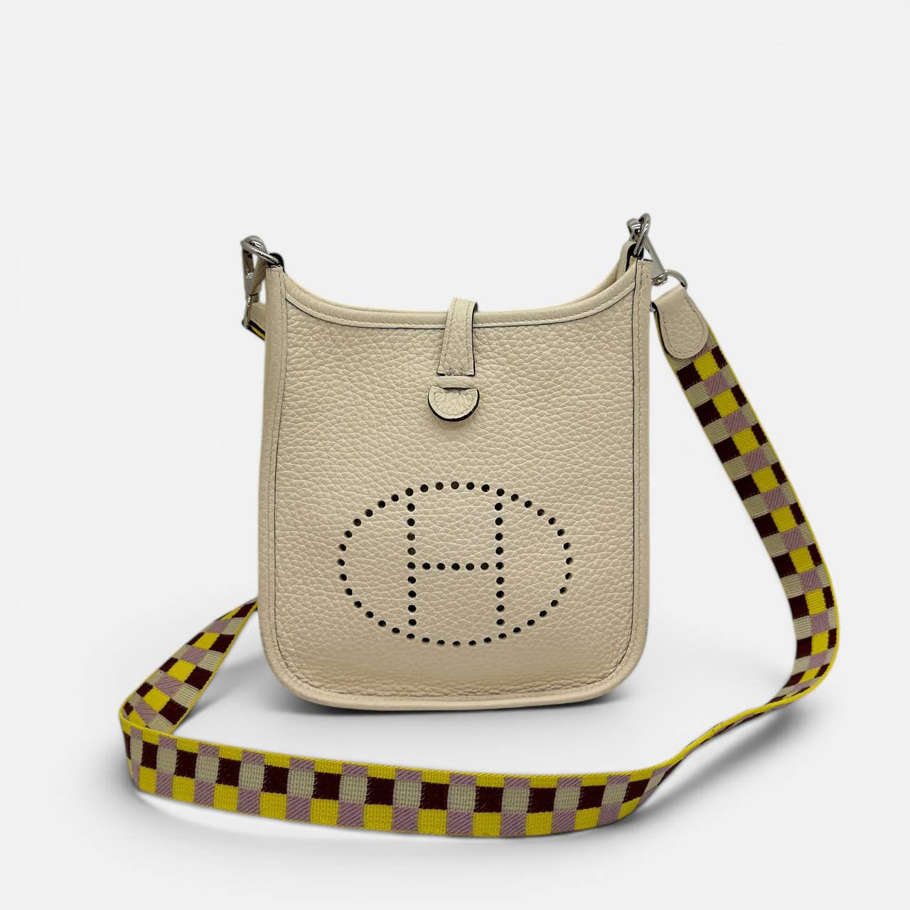 Borsa Èvelyne 16 (2021)