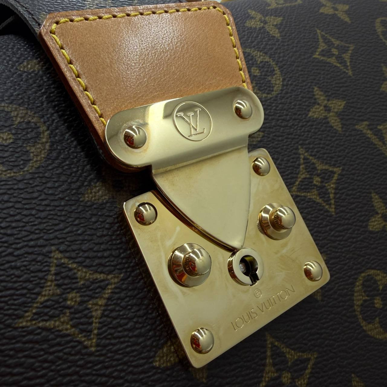 Cartella Monogram Serviette Fermoir