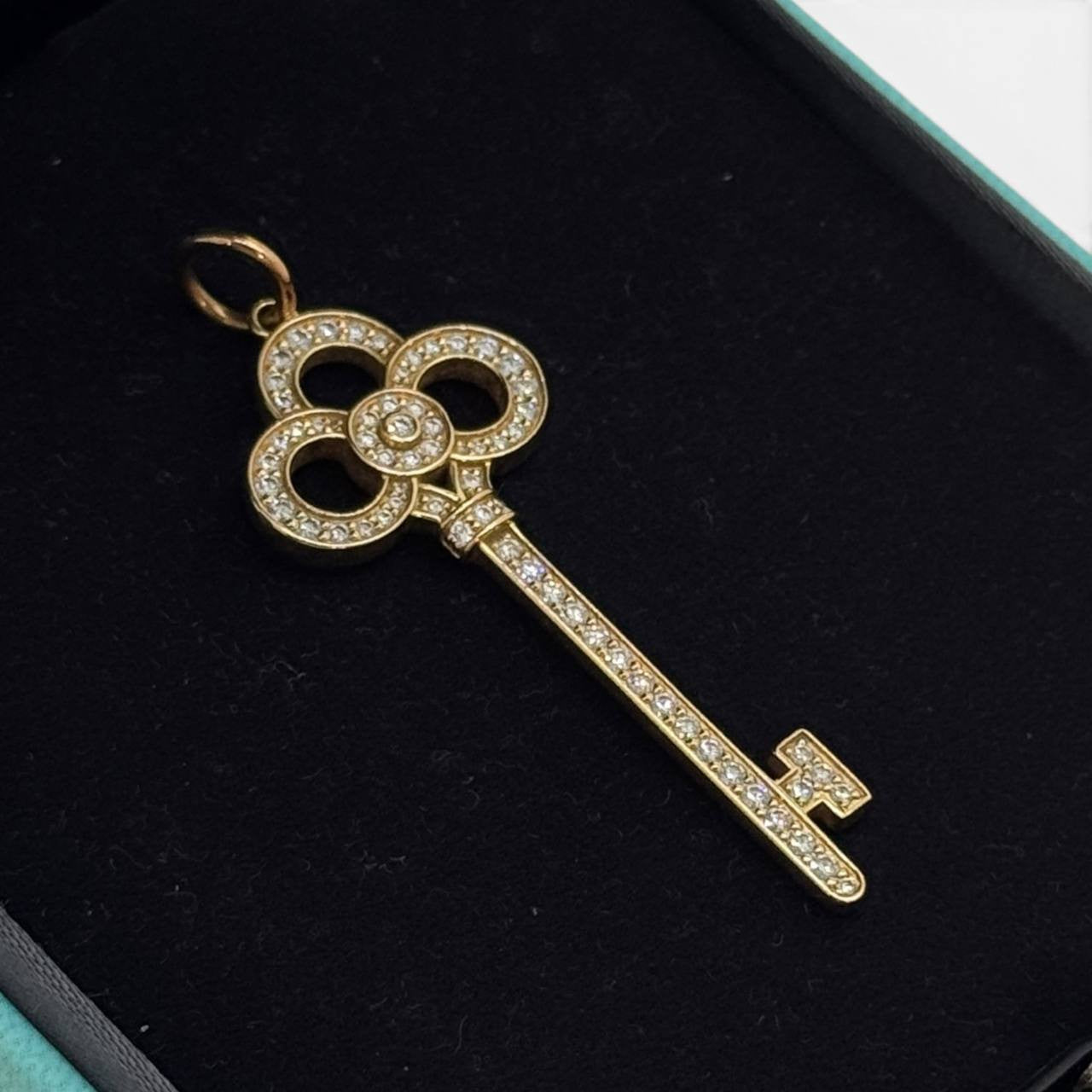 Chiave Crown in oro con pavè di diamanti