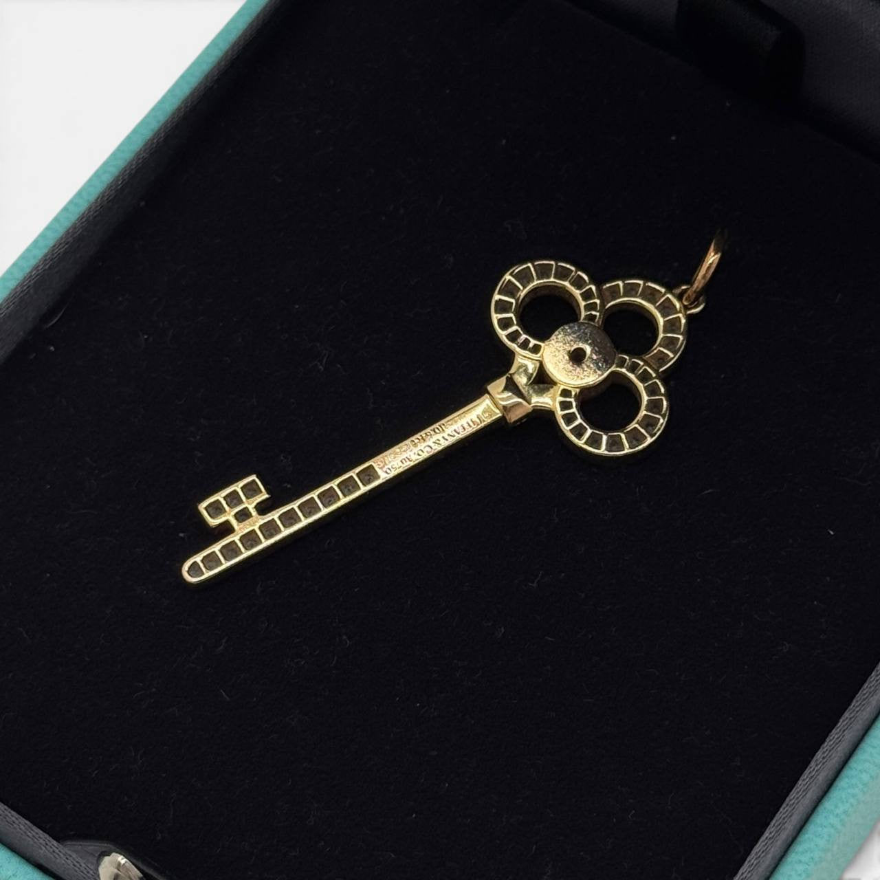 Chiave Crown in oro con pavè di diamanti