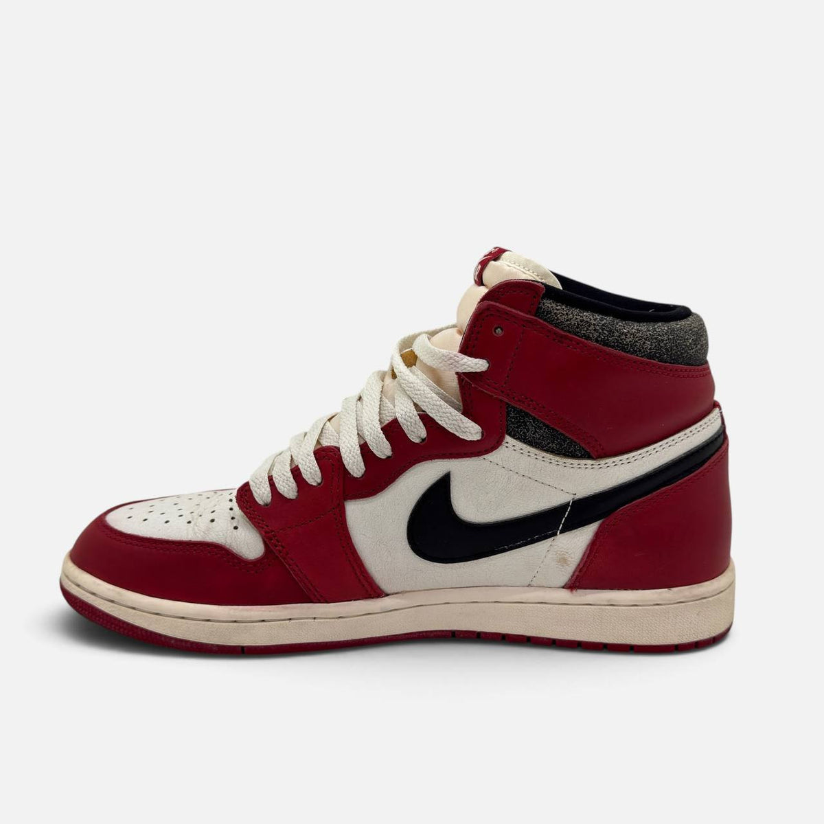 Jordan 1 Retro High OG Chicago Lost And Found taglia 44