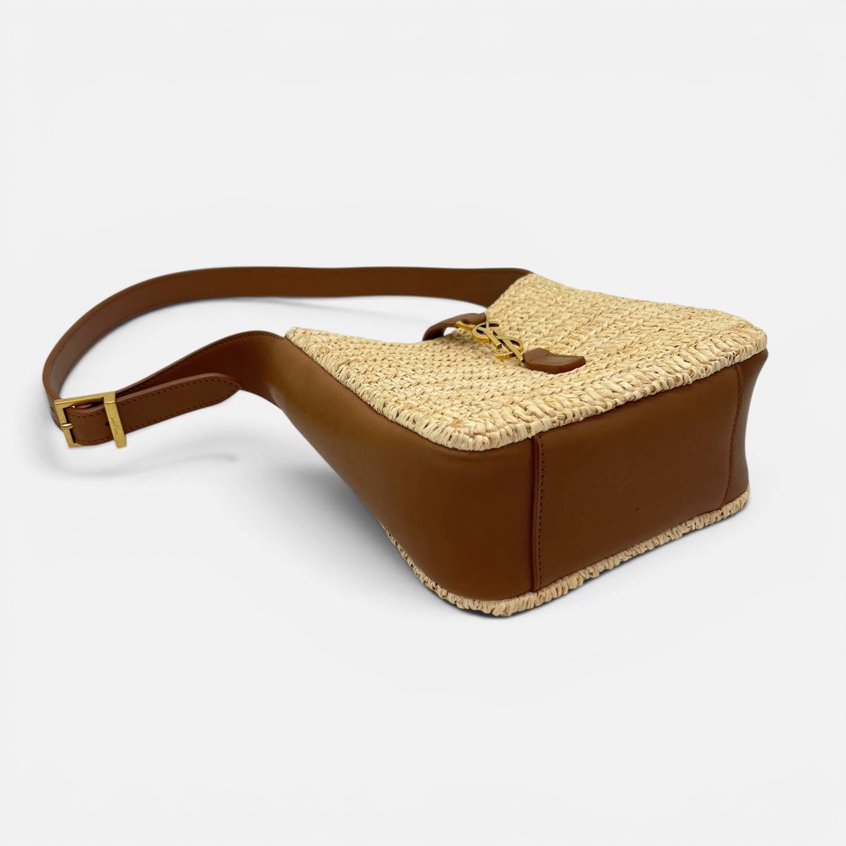 Le 5 a 7 small morbida in raffia e pelle