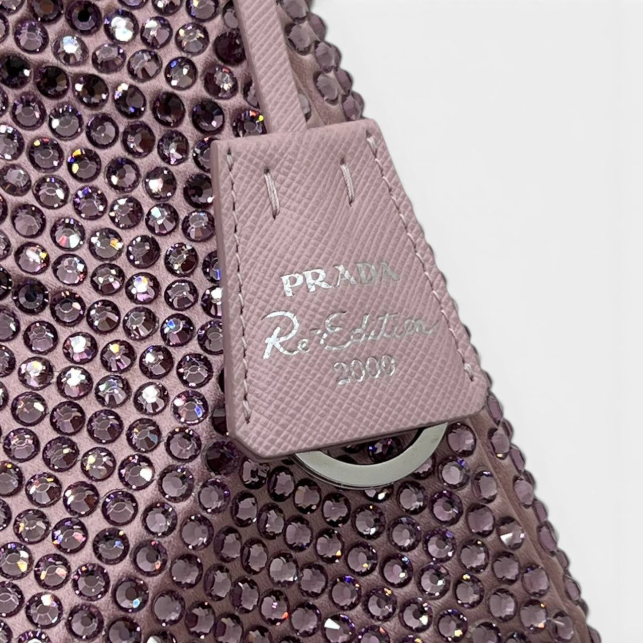 Mini broda Prada Re-Edition 2000 in Re-Nylon con cristalli