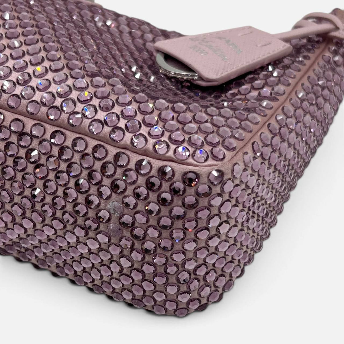 Mini broda Prada Re-Edition 2000 in Re-Nylon con cristalli