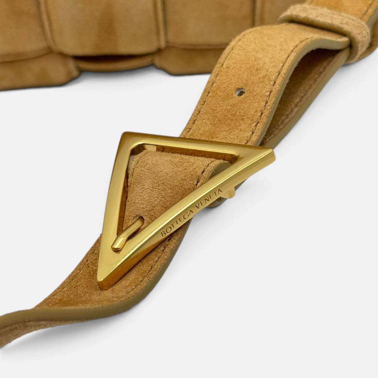 Padded Cassette in suede