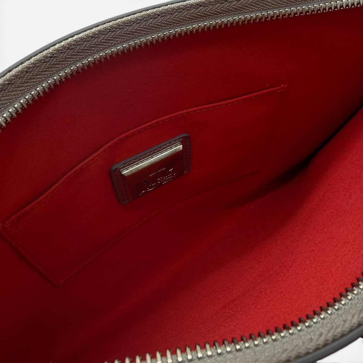Pochette a tracolla in pelle con borchie