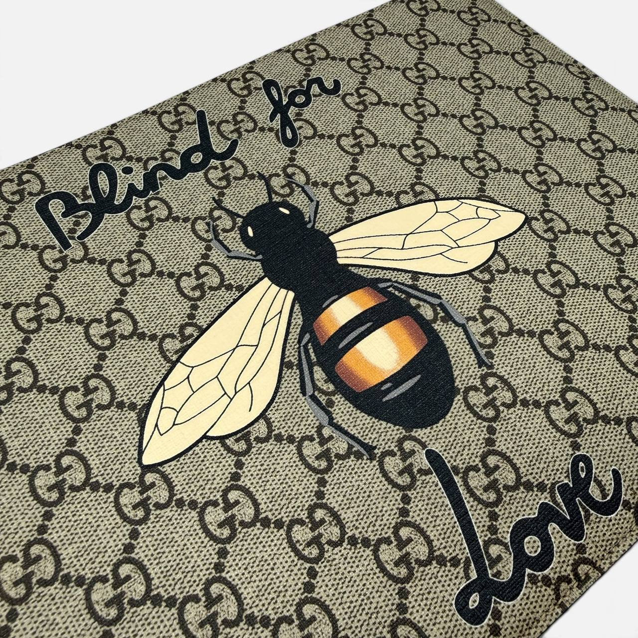 Pochette GG Supreme “Blind For Love” con stampa ape