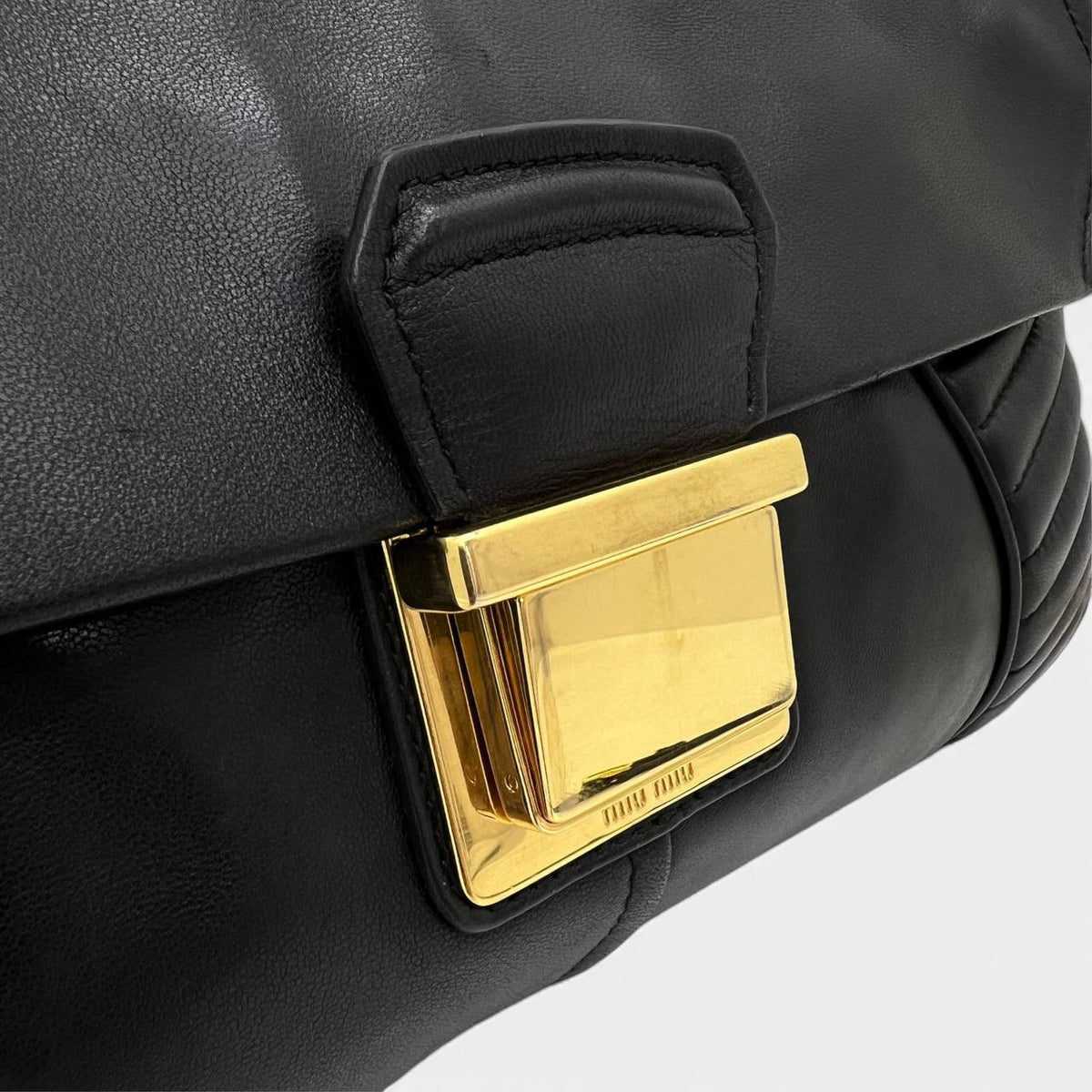 Pouch a tracolla in pelle