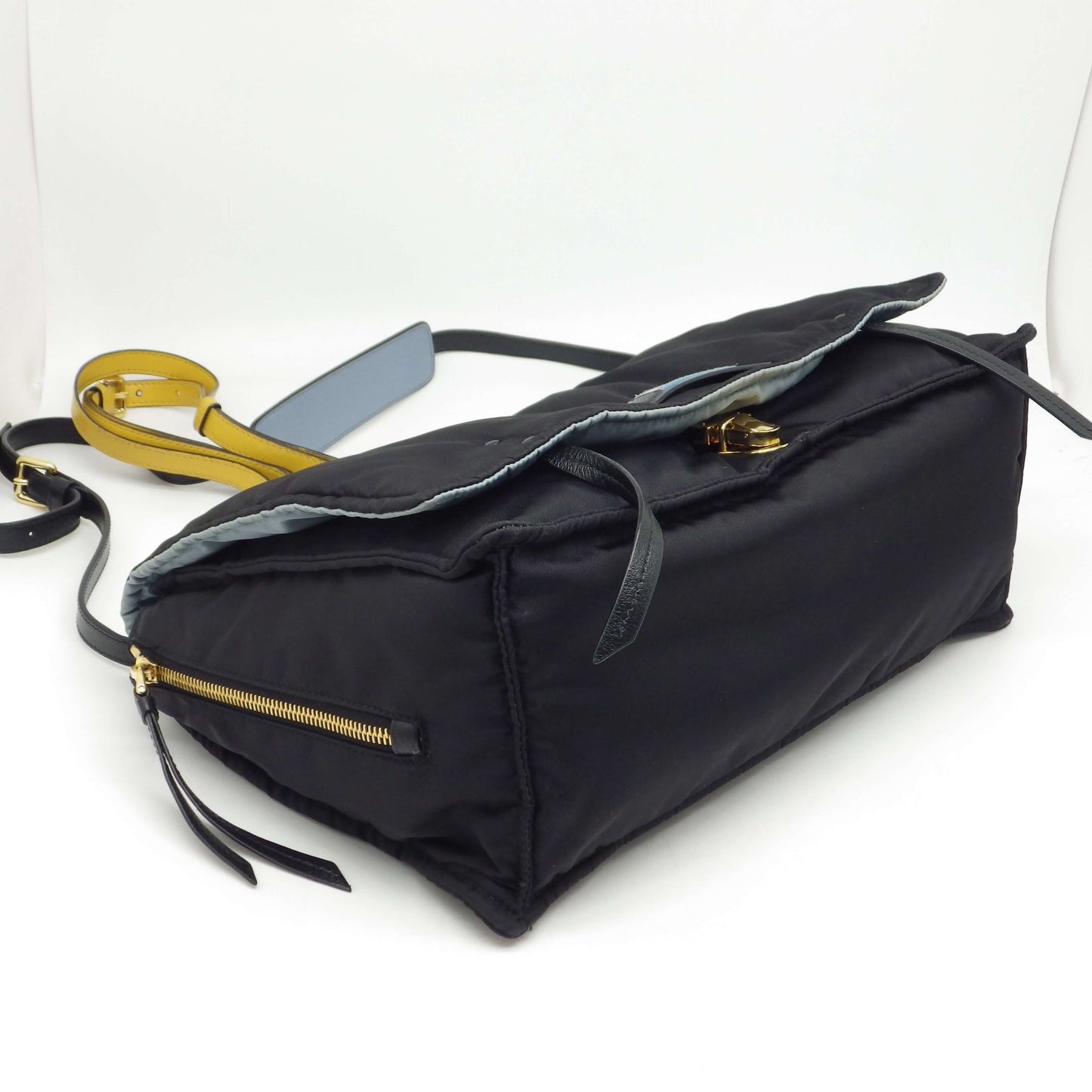 PRADA ETIQUETTE TRACOLLA RE-NYLON