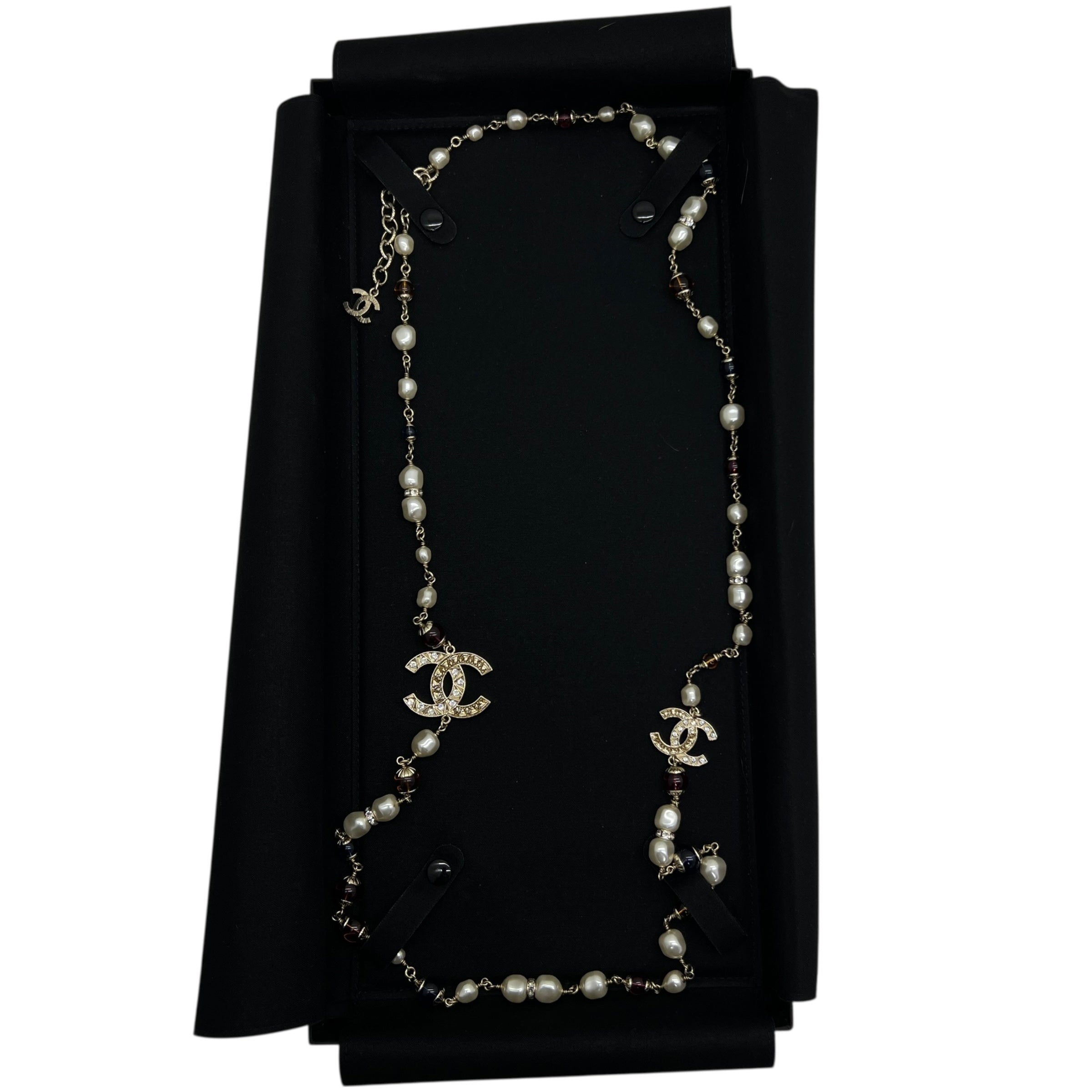 Collana lunga con perle