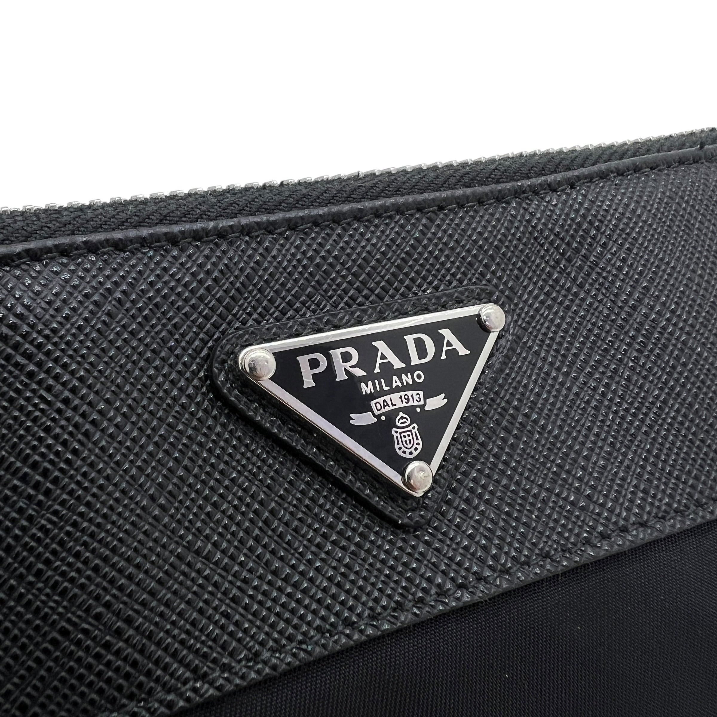 Pochette in Re-Nylon e Saffiano