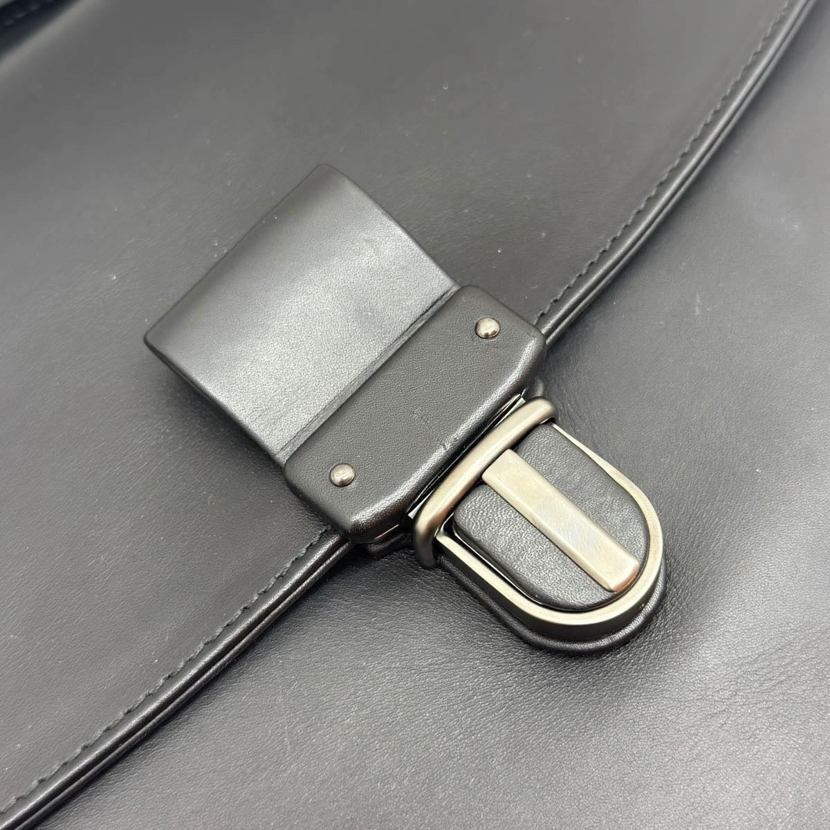 Porta documenti in pelle nera