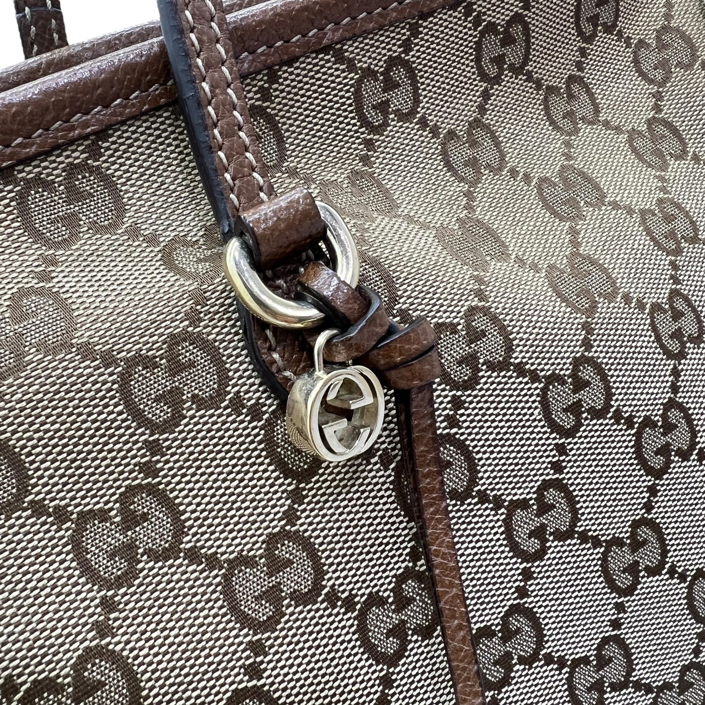 GUCCI BORSA SHOPPING CON ZIP IN TELA GG E PELLE