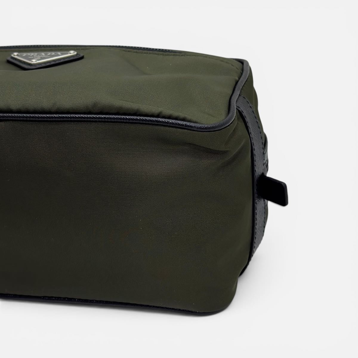 Pouch da viaggio in Re-Nylon e Saffiano
